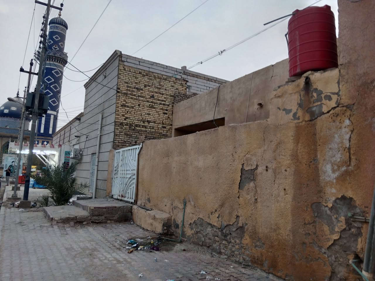 الدار إلى الايجار العنوان حي الغدير (للعرضات)مقابل جامع ثار الله 
يحتوي على ستقبال ٤في ٦ هول ٤في ٤ غرفه نوم ٤في ٦ غرفه طابق ثاني ٤في ٤ مطبخ ٤في ٤
***********

