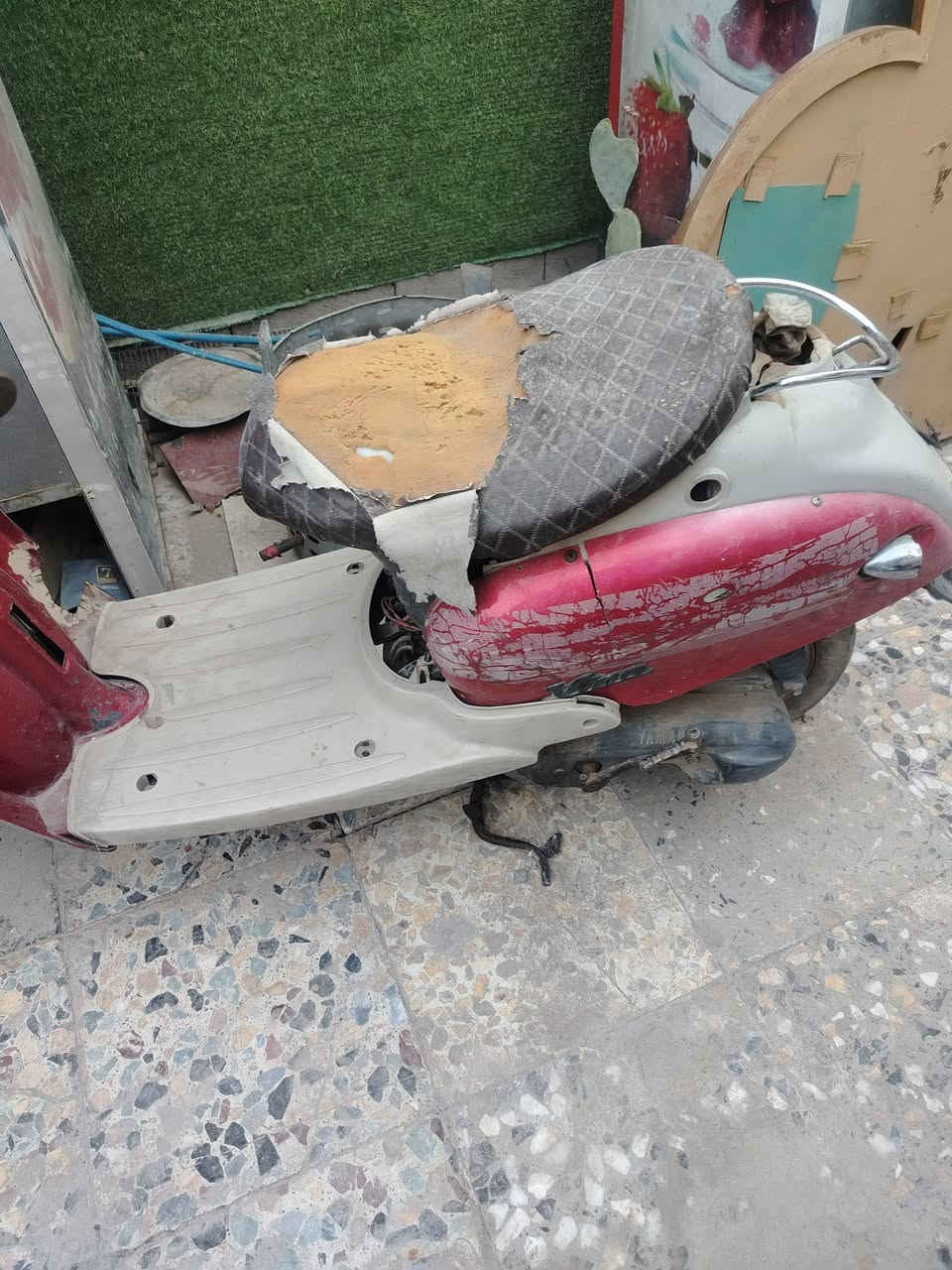 دراجه ٦٠ البيع متروكه صار ٥ سنوات كلج خلفي وامامي مجفته كامله بس كبريتر غرضها ناقصه جيب كبريتر وشغلها والكفرات كامله المهتم يتصل *********** بي وتساب
