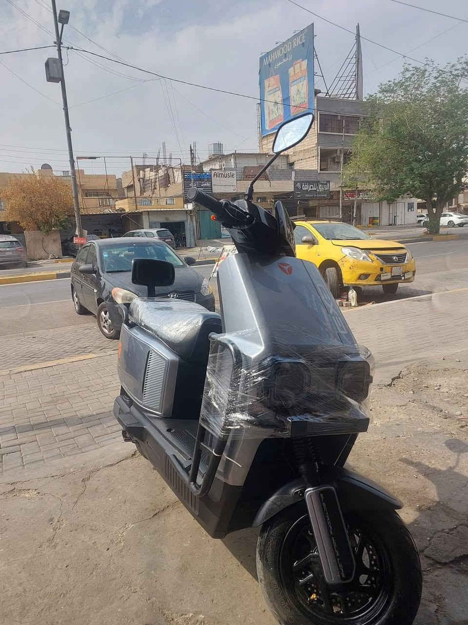 السلام عليكم شباب دراجه شحن لبيع من شركه ياديه 
الموصفات/ 
1/   تشغيل عن طريق تلفون 
2/ بريكات عنبار دسك بريك امامي خلفي 
3/ كلوب زنون عالي ناصي 
4/ بيه نظام ايكو و سبورت 
5/ تجي سته بطاريات كبار 
6/ ماشيه 1477كيلو 
7/ بيه ضمان سنتين عل عقل و ملف و بطاريه 
8/ بيه نظام اي بي اس مانع انزلاق 
9/ بطاريات 25 امبير 72 فولط يجن ٦عدد 
10/ يجي بيه اسويجات عدد 2
11/ سرعته حقيقه 70 
12/ مدرعه من الامام 
13/ ملفه يجي 1500W 
14/ بيه نظام بارك 
15/ بيه نظام رجوع لخلف R 
16/ يجي بيه مثبت سرعه 
مكاني بغداد العامريه الدراجه صاله ٣٠ يوم يمي امانت الله دراجه حلوه سعره اب مليون و ميه خمسين الف و بيه مجال لشراي 
اتمشيك بل شحنه الوحده 70 كيلو الرقم ***********
