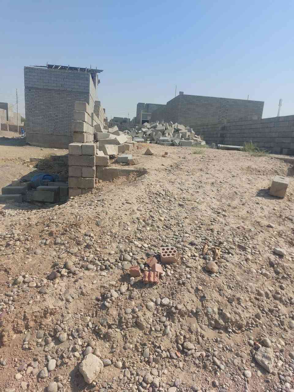 بتلو البيع في البهراط المساحة 125مبني فوق البتلو الف مضغوط والفين ليزري وصله كهرباء ***********
