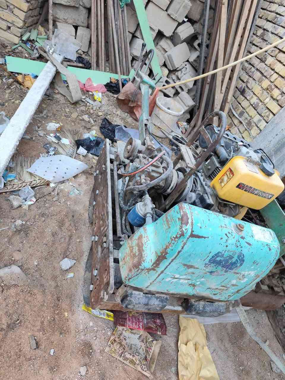 حادلات 2 للبيع وزن طن الة ربع 
مكاين جدد شغالات 
السعر الوحدة 10 وراق وبيهن مجال 
العنوان المثنى مدينة الرميثة ***********
