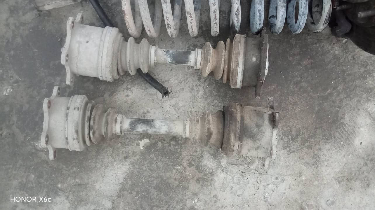 ادوات صدر كامل بطه طبلات درايمام اكسل كاردن لويات جعمقه كلشي وسعره مكاني بغداد ***********  السعر مناسب

نص مكتوب في الصور:
- HONOR X6c