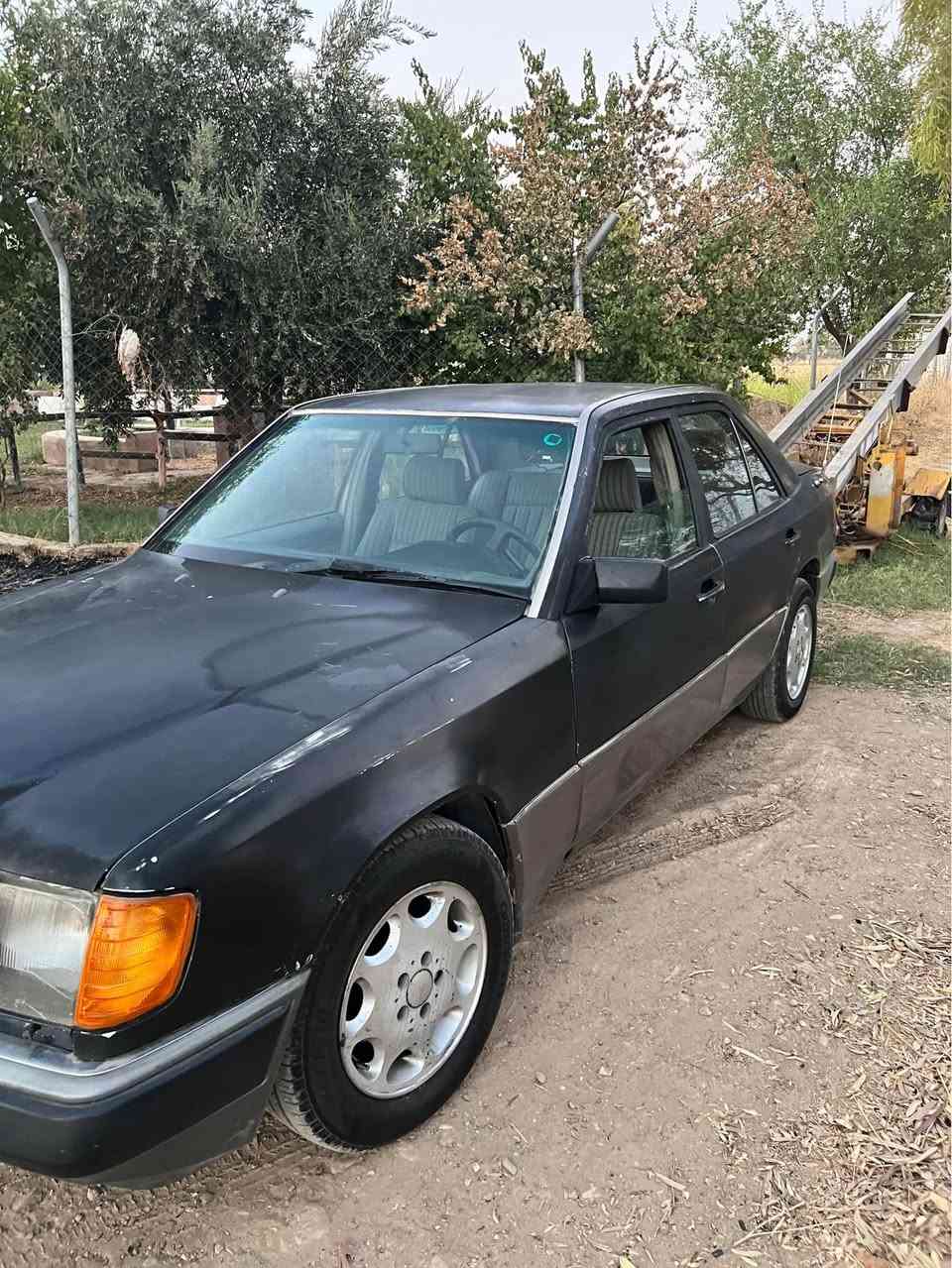 سلام عليكم 
مارسدس للبيع موديل 1988 
محرك گير محور بطة 3000
رقم اربيل منتهي بي بطاقة بنزين 
سعر 45 بي مجال او مراوس 
*********** كركوك, العراق
