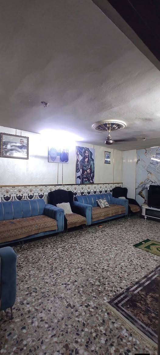 سلام عليكم توفر عندي بيت بصف رگن  بلديات معسكر قرب صوره سيد قريب الصحفيين مساحه البيت 220متر  جبها 10. نزال 22.  البيت طابق واحد منطقه كامله كل الخدمات مي مجاري كهرباء تبليط بيت مكاتبه فقط توضيح سقف البيت مترتين و80 سم  الاستفسار اكثر ***********رد واتساب ماسنجر حسن للعقار
