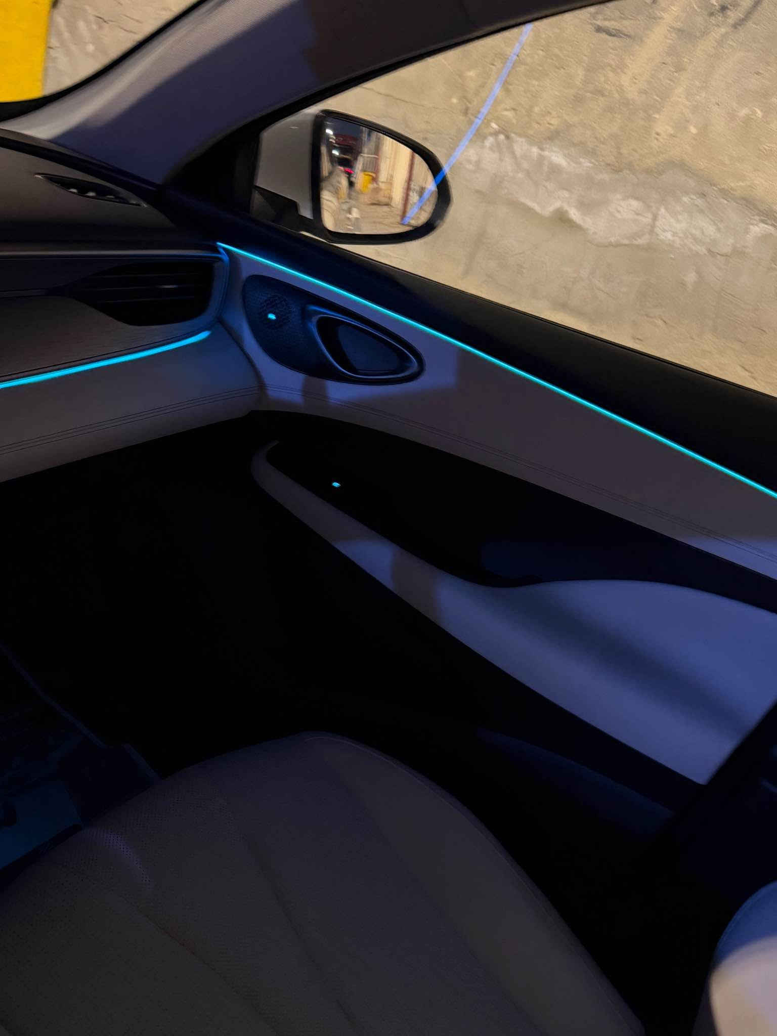 للبيع BYD SEAL 5 مديل 2025
مرقم بغداد بأسمي تحويل ثاني يوم
بعدها زيرو ماشية 6 الف الكلي بانزين وكهرباء 
‏‎مواصفاتها معروفة
‏‎محرك  1500 هجين ثلاث انظمه
‏‎شحن ذاتي + هايبرد + شحن خارجي
‏‎يمشي بالتفويله 2000 كيلو مع الشحن المنزلي 2100
شاشه وسطيه+ كامره خلفيه دواره
حساسات خلفيه
كارت‎ / ‎بصمه  
هاند بريك بصمه اوتو هولد
كيجات شاشه
لايت لِد لايت اوتو + لِد صباحي
تبريد قطعتين
داخل ابيض  
اناره محيطيه ١٨ قطعه بيها 
السياره كفاله بعدها زيرو
اللون( ابيض )  
مكان السيارة البصرة القبله
السعر 135$ وبيها شي قليل
للتواصل
*********** البصرة, العراق
