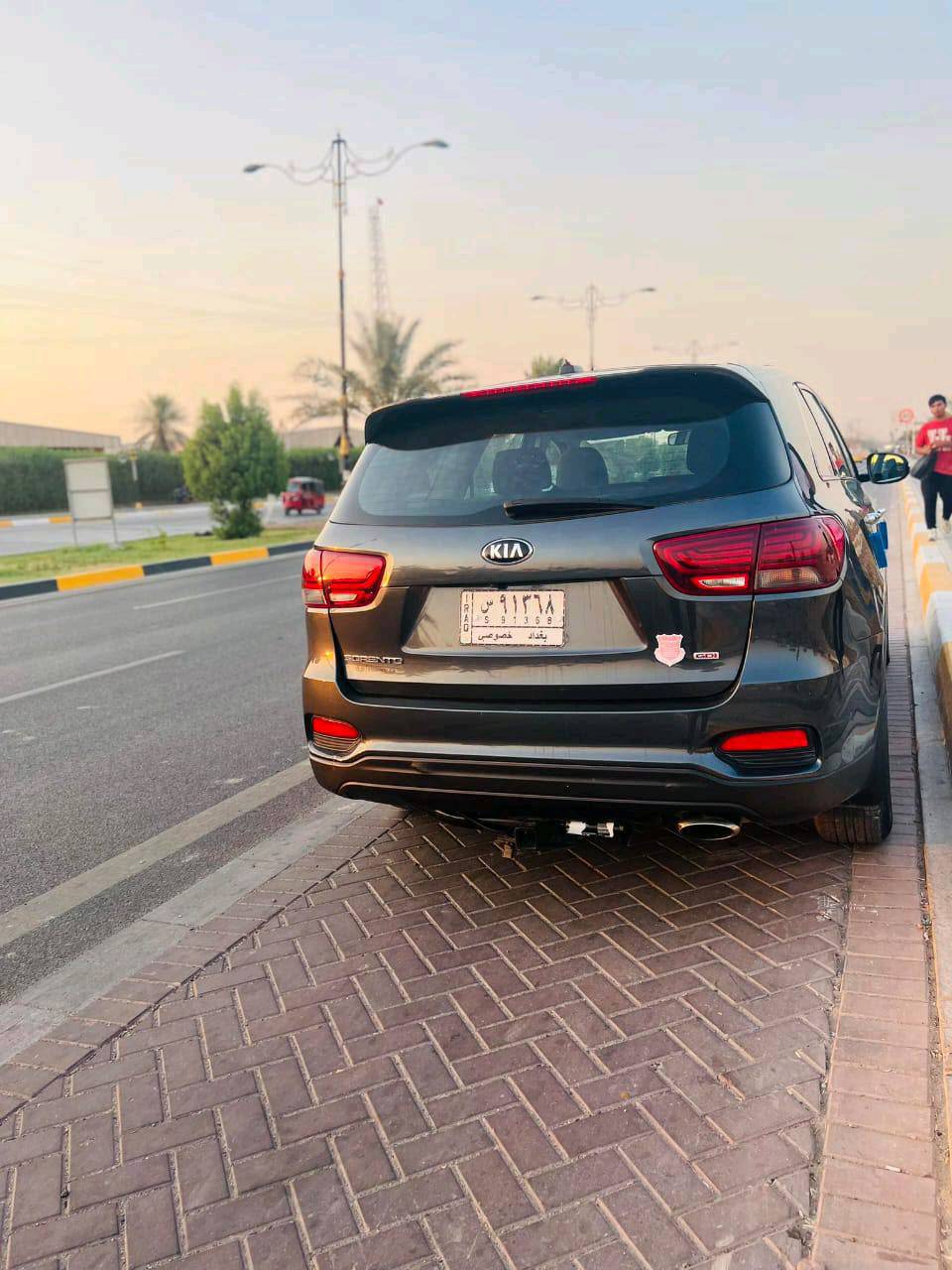 سياره سورينتو موديل ٢٠ تأيرات اهم  جديد حداديه جديده السياره ما بيها بس ملاحاضات بسيطه السياره وارد امريكي حادثها جاملغ اليمين  بس الالمحرك سليم ما بي اي ضرر سياره ماشيه ٤٩ الف ميل تبريدها يخبل لسياره ٤ سلندر السياره بيد موضفه يعني ما متعوبه علكد روحها لدوام. و رجعتها و السياره بأمريكا ماشيه ٣٦ الف ميل و حاليا ٤٩ الف ميل  لسياره عميه وليس فول ما بيها مواصفات ٧ راكب اقتصدايه السياره كامله من كلشي محتاجه بس سائق رقمها بغداد  باسمي ثاني يوم احوالك و عنوانها بغداد   السياره رايدها ب٢٠٥ وبيها مجال لعيونكم للاستفسار ***********