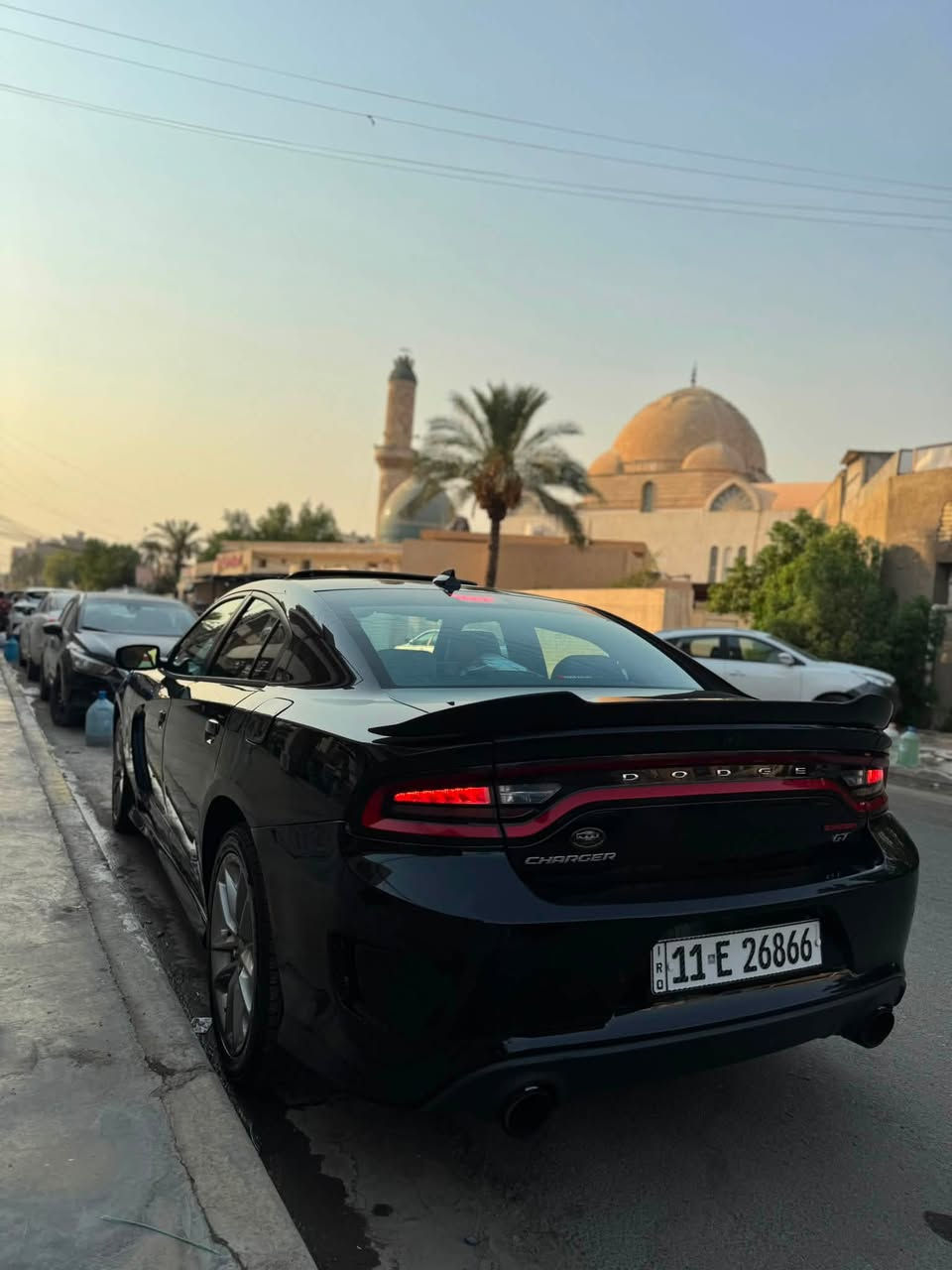 • الموديل: 2022
ماشي 74 الف كيلو متر 
• المحرك: 6 سلندر 3.6L Pentastar
• نظام الدفع: دفع رباعي ذكي (AWD / فور ويل) – ثبات وعزل ممتاز بالشارع
• اللون: أسود ملكي
✨ مواصفات فئة GT Plus الكاملة (Super Track Pak + Technology Group):
• أنظمة الأمان والرادار:
 رادار أمامي (تنبيه تصادم فرملة تلقائية - Forward Collision Warning)
 نظام الحفاظ على المسار (Lane Departure Warning)
 رادار كشف النقطة الكوراء (Blind Spot Monitoring)
 رادار التنبيه عند التراجع للخلف (Rear Cross Path Detection)
 مثبت سرعة ذكي متكيف (Adaptive Cruise Control)
• الأداء ومواصفات السوبر تراك (Super Track Pak):
 زر Performance Pages للتحكم بإعدادات المحرك، الشاسي، والستيرن
 شاشة قياسات أداء حية (تسارع، قوة G-Force، أزمنة الدورات)
 ستيرن رياضي مع بدلات تبديل سرعة خلف الستيرن (Paddle Shifters)
 نظام تعليق رياضي مخصص للـ GT
• المقصورة والراحة:
 كشنات جلد شامواه (Alcantara) رياضية
 تدفئة وتبريد للكشنات الأمامية + تدفئة للكشنات الخلفية
 تدفئة بالستيرن
 نظام صوتي فاخر (Alpine)
 شاشة Uconnect كبيرة 8.4 إنش تدعم Apple CarPlay و Android Auto
 فتحة سقف
 تشغيل عن بعد + دخول ذكي (بصمة)
 حساسية ركن خلفية مع كاميرا عالية الدقة
🛠️ تفاصيل البدن والحادث (بكل شفافية وأمانة):
• حادث أمريكا: بابين فقط.
• تعديل البارد: تعديل بارد بسيط جاملغ امامي وجاملغ خلفي 
• حادث العراق: ضربة بسيطة جدًا بالجنطة الخلفية ومصلحة بشكل ممتازة.
• السيارة بشرط الفحص الميكانيكي، الكهربائي، والتراي.
📞 للتواصل والتفاصيل

***********

بغداد زيونة

السعر 195
