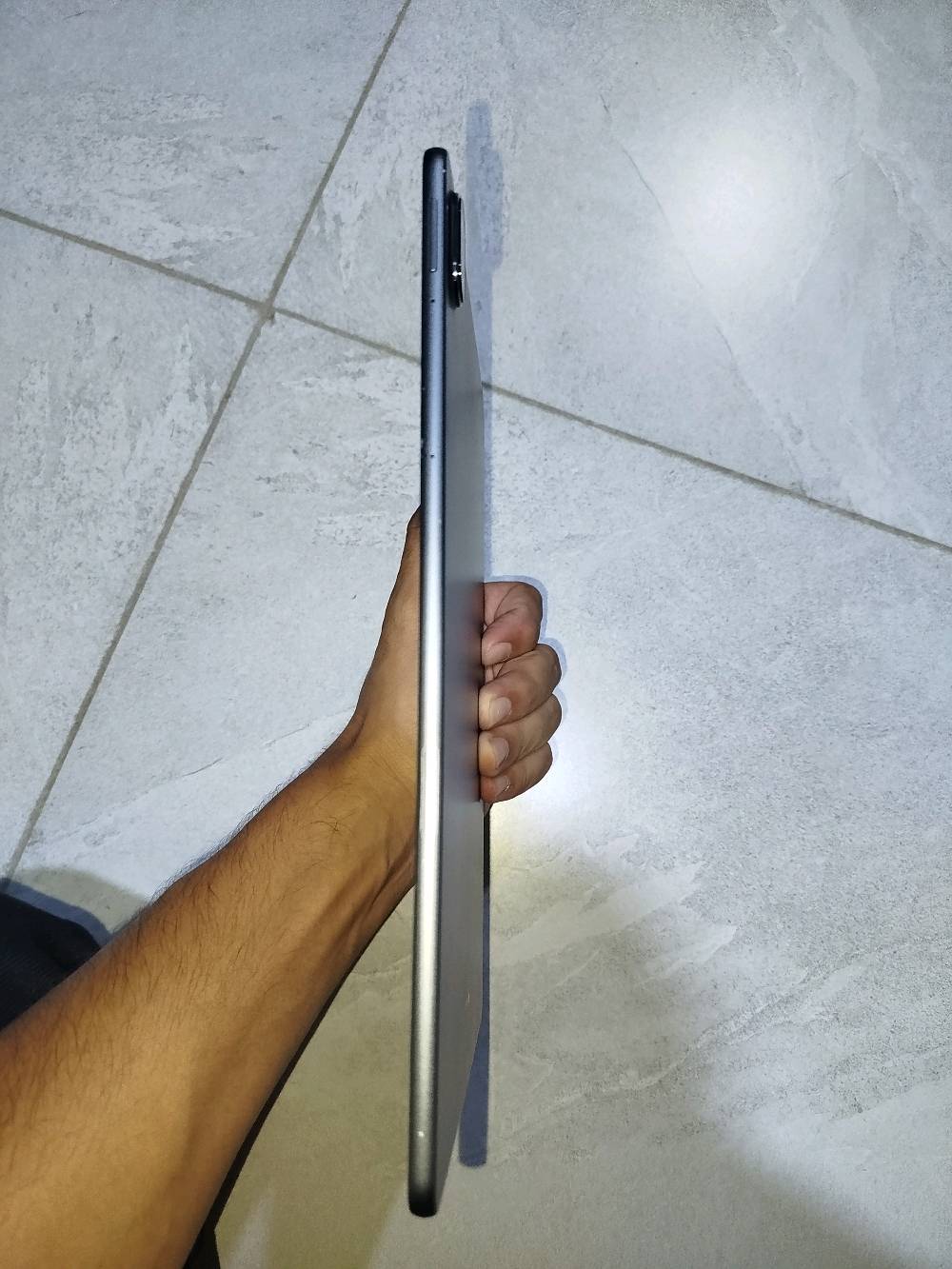 🔥 للبيع Huawei MatePad 11.5 2025 PaperMatte 🔥

📱 الجهاز:

• Huawei MatePad 11.5 2025 PaperMatte
• الموديل: TXZ-W09
• اRAM: 8GB
• التخزين: 256GB
• الشاشة: 11.5 بوصة 2.5K
• معدل التحديث: 120Hz
• شاشة PaperMatte مضادة للانعكاس
• البطارية: 10,100mAh
• شحن سريع 40W
• كاميرا خلفية 13MP
• كاميرا أمامية 8MP
• أربع سماعات ستيريو
• اWi-Fi و Bluetooth
• منفذ USB-C

⌨️ الكيبورد:

• ءHUAWEI Smart Keyboard الأصلي
• قابل للفصل
• يمكن استخدامه كحامل للجهاز
• مناسب للدراسة والكتابة والعمل

🔌 الشاحن:

• شاحن Huawei الأصلي 40W
• كيبل USB-C الأصلي

📍 الموقع: الموصل ، حي الكندي 

💰 السعر: 400,000 دينار عراقي

السعر قابل للتفاوض 

للتواصل خاص او على الرقم *********** 
متواجد على الواتساب
الجهاز عليه أي خدوش، ضربات، أو ملاحظات بالشاشة/الحواف/الظهر؟ وإذا أكو شي، وين مكانه وشكد واضح؟: 
الاطار مشخط خفييف بدون اي تأثير على الاستخدام مثل ما موضع بالصور
شكد مدة استخدامه تقريباً؟ وهل انفتح على أي تصليح أو تبديل قطع من قبل؟: 
مدة الاستخدام سنة و الجهاز ما مفتوح و لا واصل مصلح ابد
شكد وضع البطارية هسه؟ يعني هل تدوم زين وما بيها هبوط أو مشكلة بالشحن؟: 
البطارية ممتازة و ما تفقد شحن ابدا
هل كل الملحقات موجودة 100% مثل الكارتونة، الشاحن، الكيبل، والكيبورد الأصلي؟: 
نعم كل الملحقات الاصلية موجودة 
البيع منين بالضبط بالموصل، وهل تقبل المعاينة والتجربة قبل الشراء؟ وهل السعر نهائي لو بيه مجال للتفاوض؟: 
حي الكندي و اقبل المعاينة و بي مجال للتفاوض