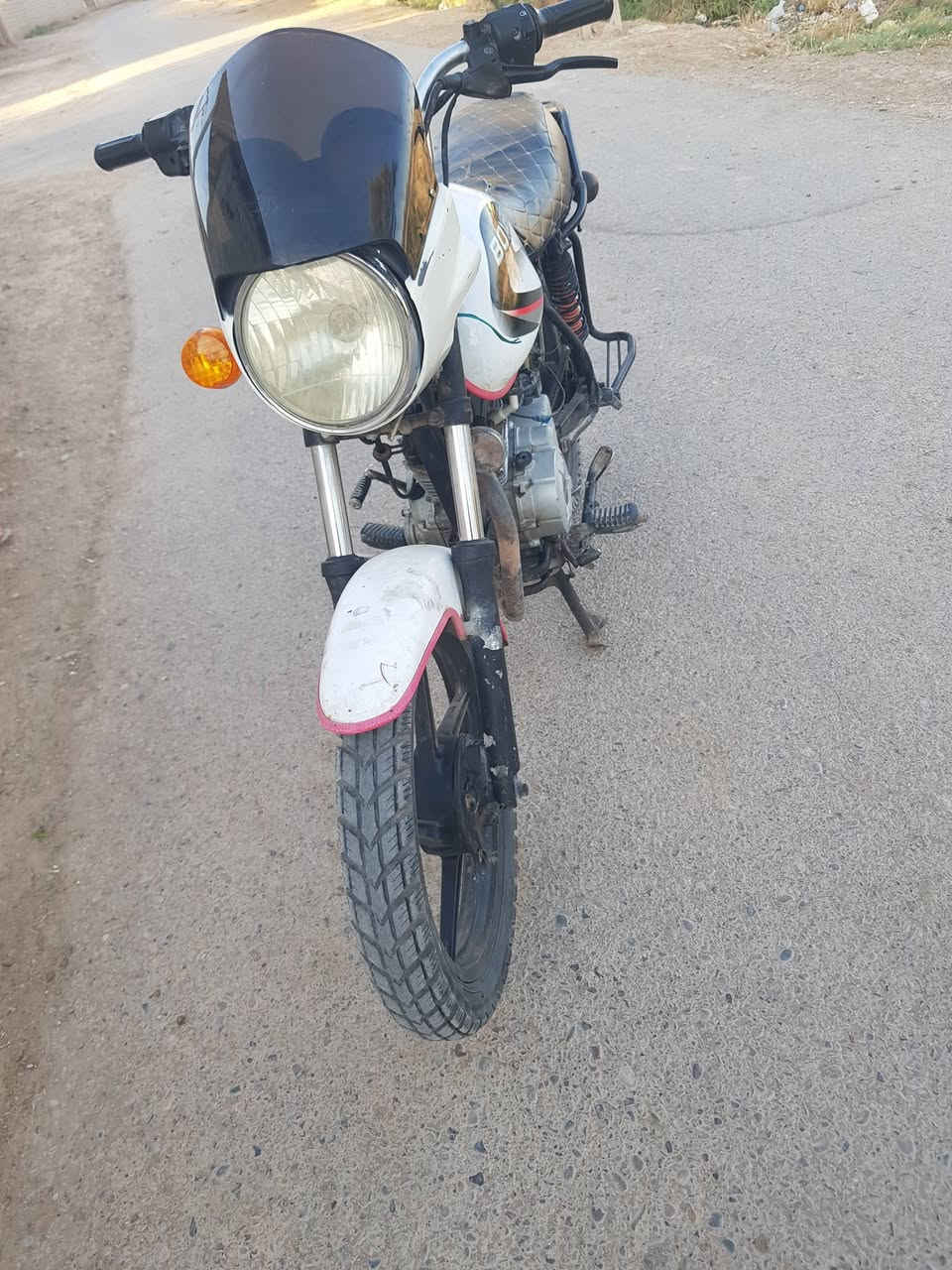 سلام عليكم  بوكسر 19 طالعه بل عشرين اوراق كامله لاتبخير ولا تنقيص ب 550 وبيها مجال حك جيه ***********
