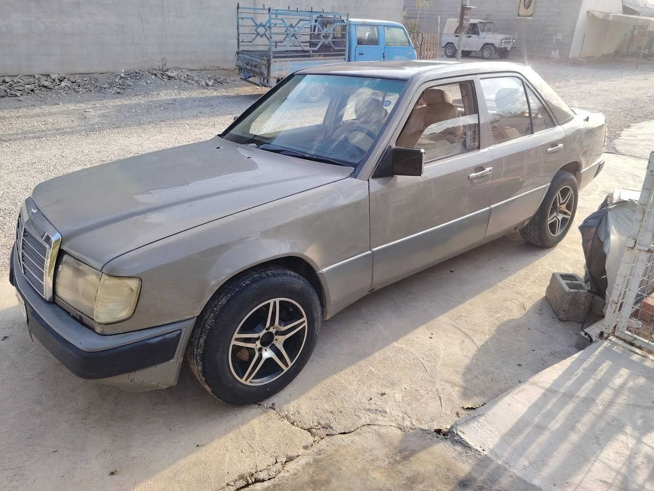 مارسيدس البيع موديل 86  بلاد بدون صبخ وضربه قواعد دبلات بلاد مكينه وكير بطه بشرت رقم أربيل بشرت تحويل وكاله سعر ٤٣ وبي مجال مراوس هم يرهم مكان كلار رقم م ***********
