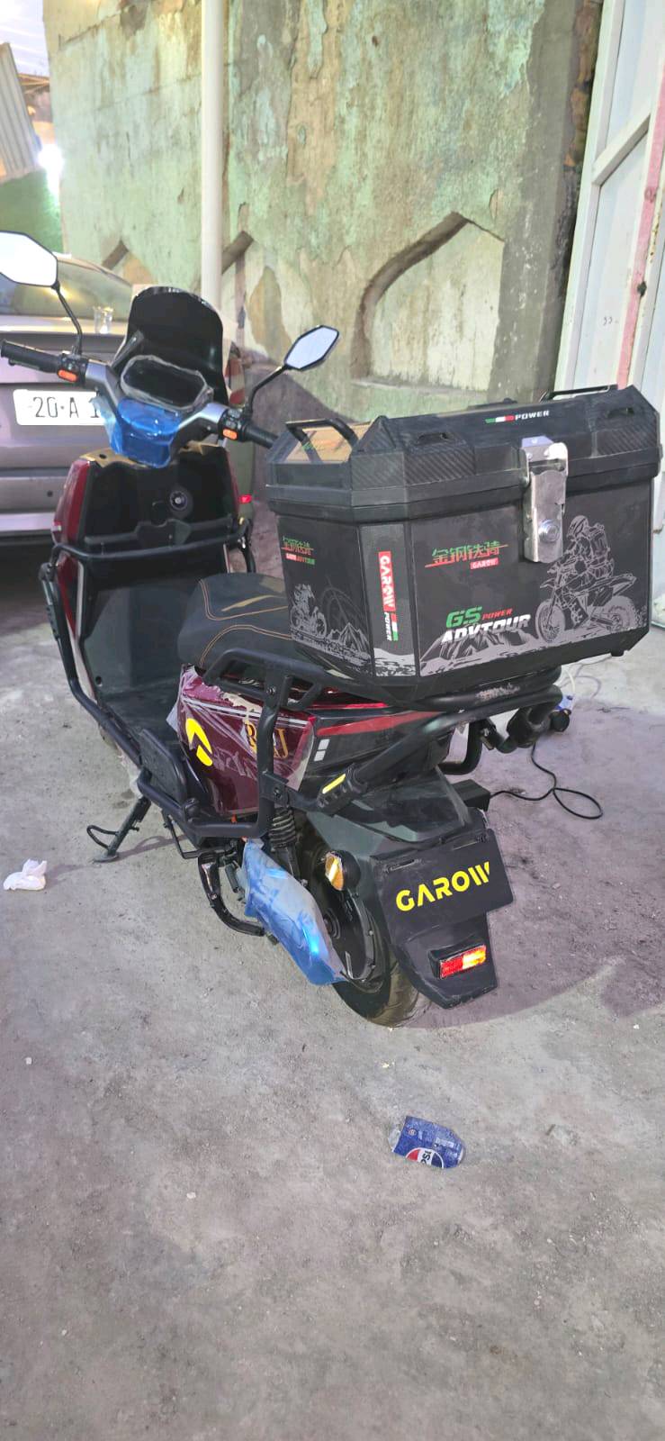🛵 للبيع دراجة كهربائية GAROW – جديدة
للبيع دراجة كهربائية GAROW بحالة جديدة تمامًا، مشتراة حديثًا ولم تُستخدم إلا للتجربة البسيطة إن وُجدت.
🔋 6 بطاريات، سعة 32 أمبير
⚡ محرك قوي
🛞 إطارات جديدة
💡 إنارة وإشارات كاملة
🪑 مقعد مريح لشخصين
🧳 حامل خلفي + صندوق
✨ الدراجة نظيفة جدًا وما بيها استخدام فعلي
سبب البيع: عدم الحاجة إليها.
📍 الموقع: البصرة
 خاص.
ملاحظة: الدراجة مثل ما واضحة بالصور، جديدة ونظيفة جدًا
الرقم الاستفسار ***********