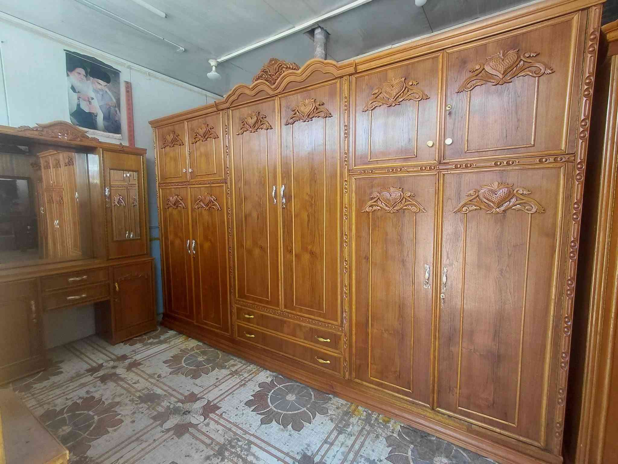 غرفه نوم ام السته طابقين داخل وخارج صاج ضهر جرجوبه زاويه كنتوري رتفاع الكنتور خمسه ملم جربايه مسرح غرفه ضخمه عنوانه كوت حي الجهاد شارع النجارين نجارة ومعرض الحجامي الاتصال او مراسلة الصفحه سعره مع الشد والنقل علينه داخل الكوت ***********
