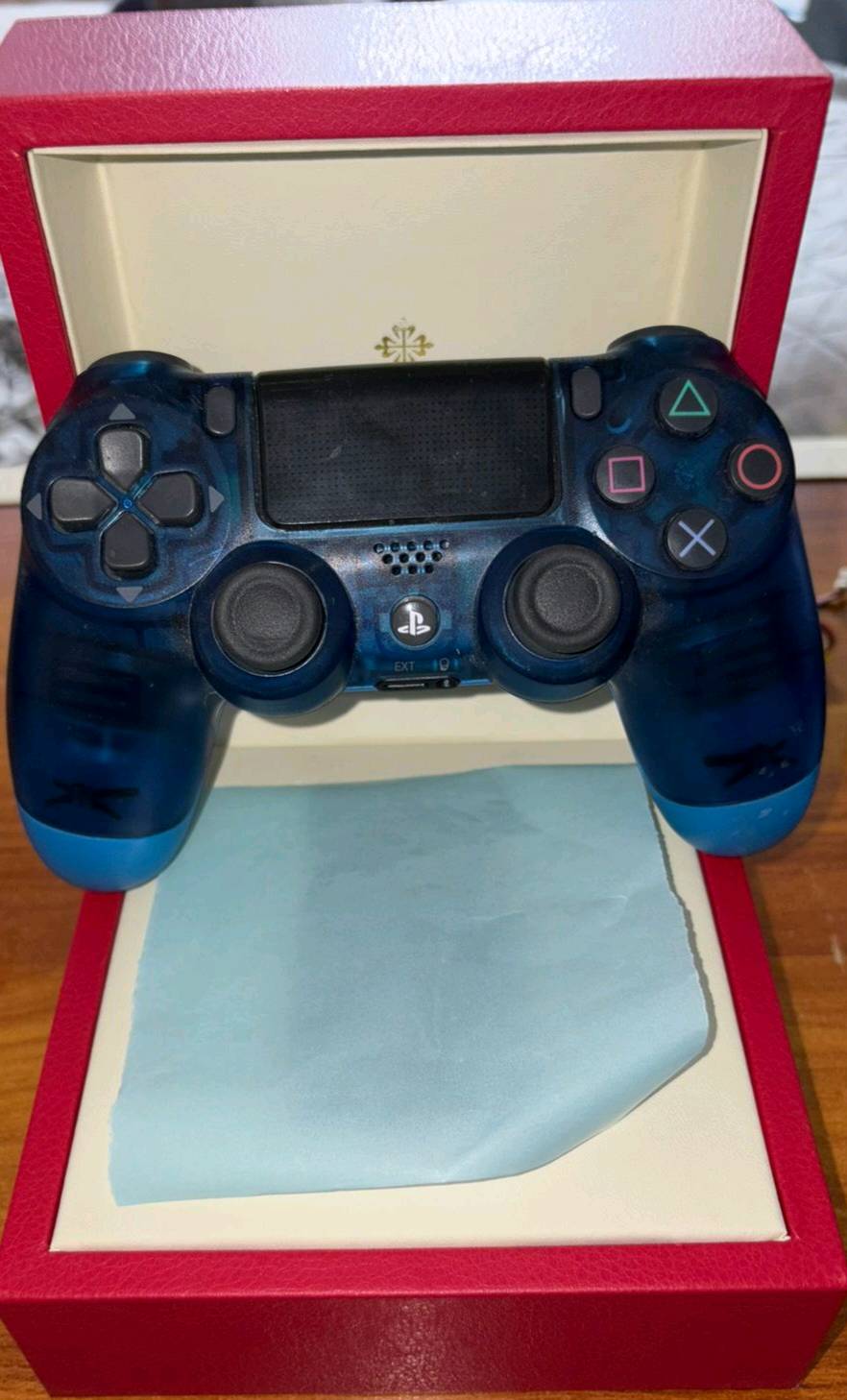 🎮 جوستك PS4 للبيع
✅ شغال ومختبر
🎮 أزراره وأنالوجاته شغالة
💰 سعر سريع 
سعر الجوستك 9 الاف