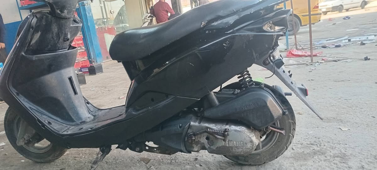 إسلام عليكم دراجه بريز البيع نضيفه مكينه ناعمه سلف وهندر نكره كهربائيات شغاله بس نقص جامه بك لايت وكمه سلف السعر ٣٠٠ العنوان بغداد العبيدي الاتصال او مراسله وتساب ***********
