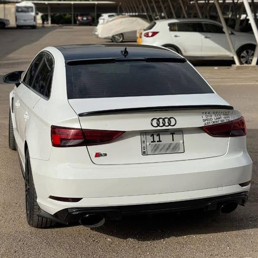 السلام عليكم
اودي  A3  بنوراما
موديل   2019
الفئه RS3 Sedan 
محرك 2000 سي سي
حادثها جاملغ امامي ايسر
بدون ايرباك 
وبعد مواصفات هواي بيها معروفه
السعر 140 $
‏***********
