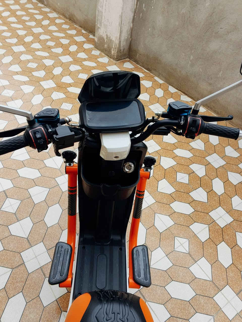 للبيع دراجة شحن نوع His /H9000
فول مواصفات بطاريات 5 حجم 32 امبير الصليات 
عنوان ديالى الخالص 
سعر 490 او بي مجال الشراي
 يتصل ***********
