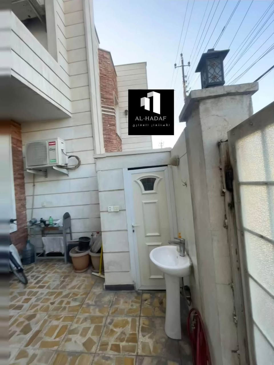 عروض مكتب الهدف للعقار المميزة
دار للبيع في البنوك  حي التربيه على شارع العام السايدين
شارع عريض  موقع هدوء
📐 المساحة: 105 متر
📏 الواجهة: 5م
📏 النزال: 21م 
♦️متكون من• مدخلين استقبال ومدخل وحولي ومطبخ وغرفه نوم وخدمات 
♦️• غرفتين  نوم في الطابق الأول 
• 
📍  موقع المكتب : البنوك – شارع الكنيسة 

الشركةمجازة رسمياً من غرفة تجارة بغداد.

***********

نص مكتوب في الصور:
- AL-HADAF
- الاستثمار العقاري
- AL-HADAF الاستثمار العقاري
- AL-HADAF للإستثمار العقاري
- AL-HADAF للاستثمار العقاري