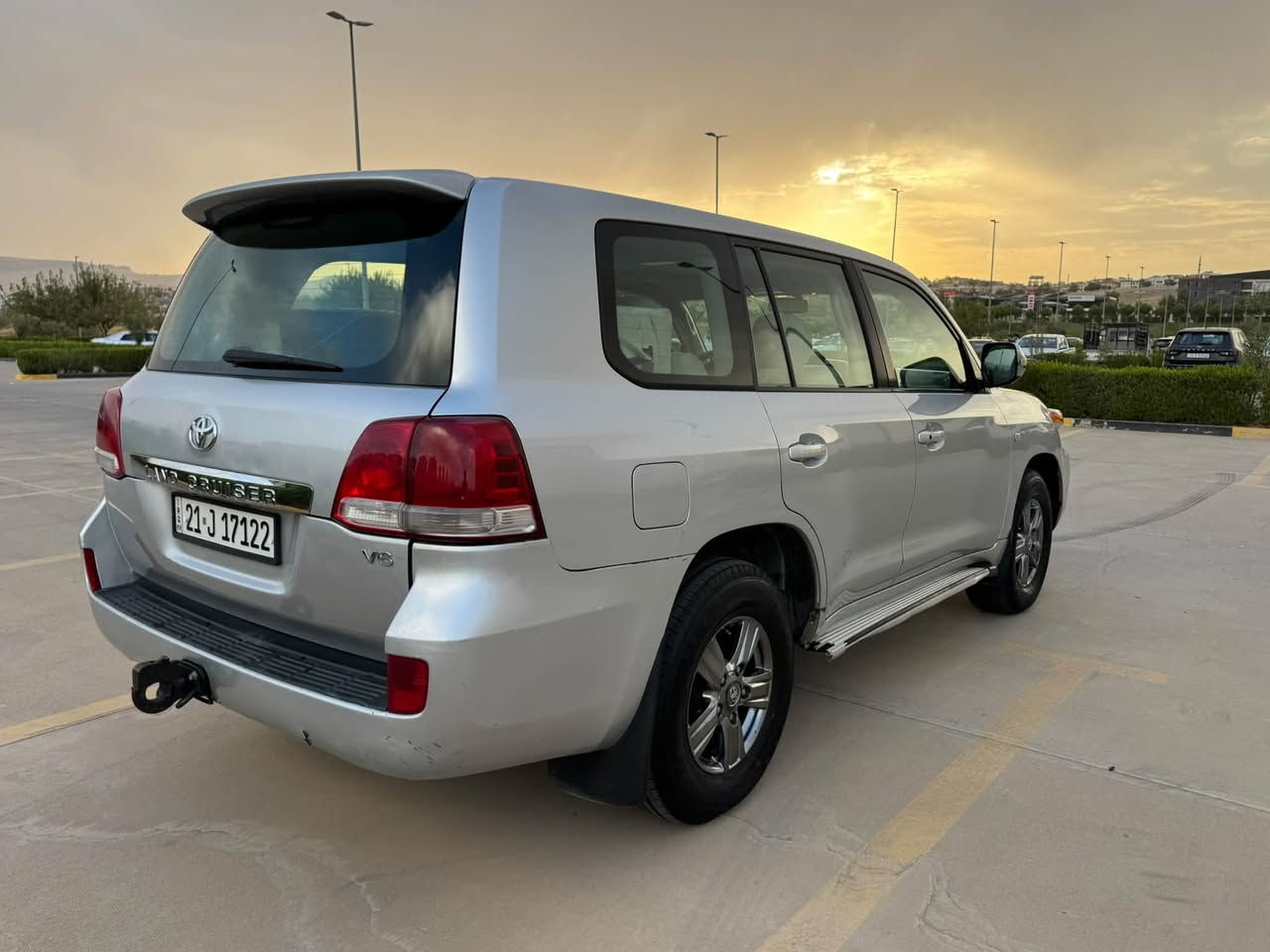 2008 گير عادي
خليجي 
بدون صبغ 
فتحه . ثلاجه . تبريد مركزي 
بصمه 
ماشيه 380 الف كيلومتر 
سنويه جديد 
تحويل غرامه شرط 
سعر 235 ورقه بي مجال بسيط 
مكان السياره سليمانيه 
***********
