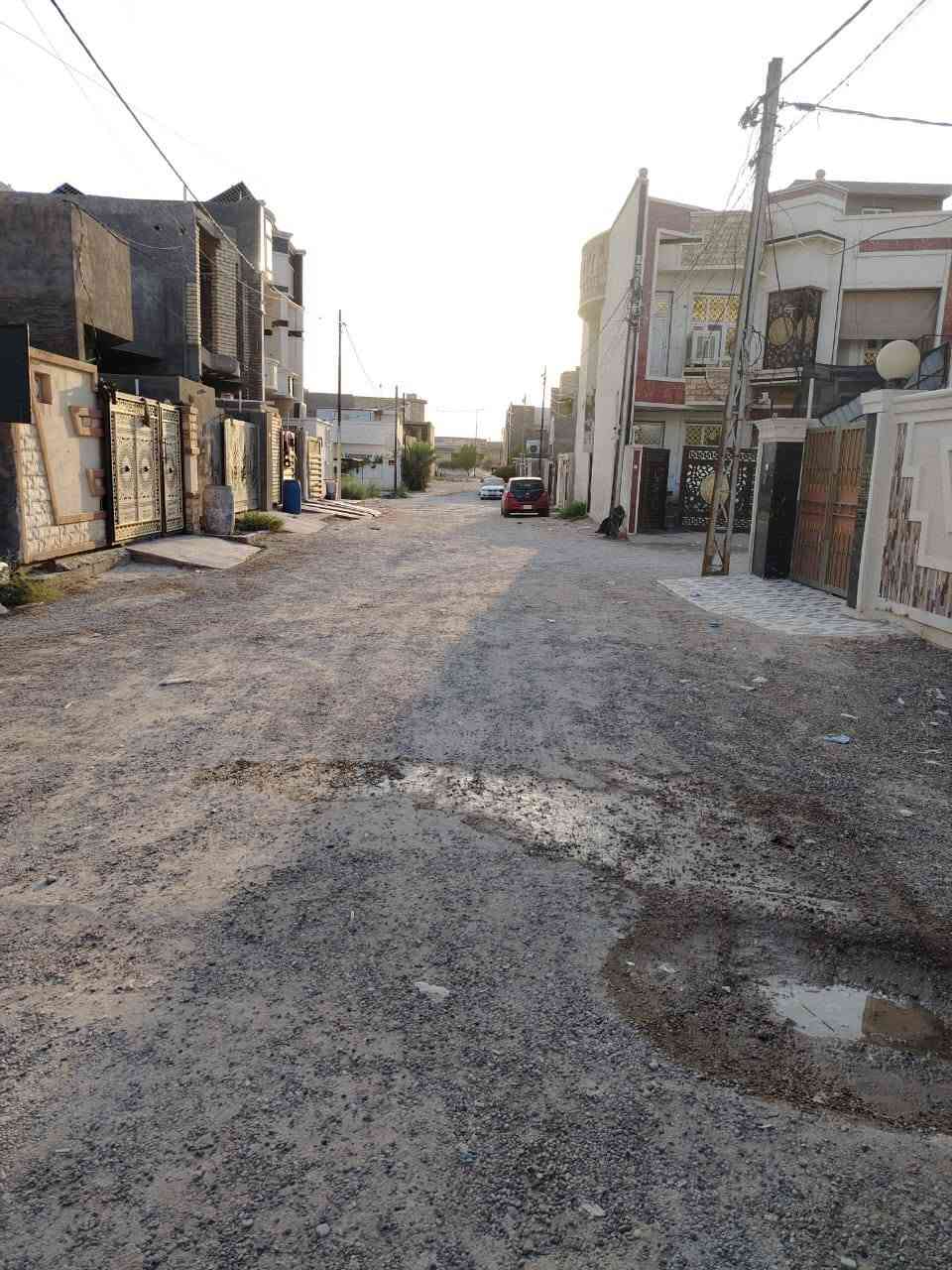 عقار البيع الفلوجه شهداء حي اءمين يبعد عن شارع ابو نسوره اميت متر مساحت العقار  ١٥٠ يحتوي على صاله ودوانيه مطبخ حار وبارد وغرفه موحمام وطابق ثاني يحتوي على صاله ثلات غرف نوم وحمام وبيتونه طابق ثالث طابق الول كاشي ومحزم كامل ول طابق ثاني بورسلين بيت كامل مكمل من عدا لواجهيه ول بوب طابق ثاني سعر 155 مليون ***********
