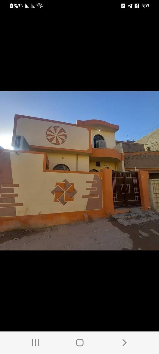 مشتمل للبيع في الجولان الثانيه قرب جامع نبي الله يونس المساحة 80 متر الواجهة 8 والنزال 10 طابو زراعي الطابق الاول يتكون من استقبال ومطبخ وصالة وحمام ومنور والطابق الثاني يتكون من غرفة ومخزن السعر 50 وبي مجال الاتصال ***********
