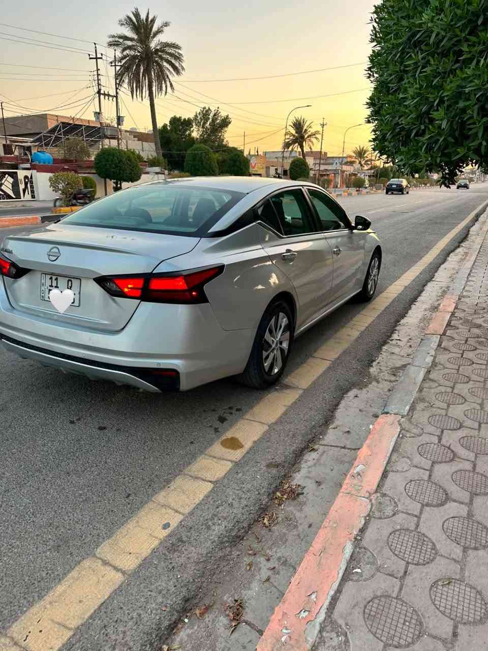 للبيع: نيسان ألتيما 2024 🚗
​ فئة S (الستاندر). 
​أهم المواصفات:
​المحرك: 2.5 لتر، 4 سلندر (أداء قوي واقتصاد مثالي بالوقود).
​الموديل: 2024. 
​ناقل الحركة: Xtronic CVT 
​التقنيات: تشغيل بصمة، شاشة معلومات متطورة، بلوتوث، ومنفذ USB/Type-C.
​الأمان: نظام التحذير من التصادم الأمامي، مكابح طوارئ آلي، ونظام مراقبة ضغط الإطارات.
​الإضافات: مثبت سرعة (Cruise Control)، تحكم كامل من المقود، إضاءة LED نهارية.
​  (ماشية 39.000).
السيارة وراد أمريكي( بدون صبغ  )تعديل بارد فقط شبر جاملغ الخلفي 
​📍 المكان: (ديالى)
رقم بغداد
رقم الهاتف : ***********
