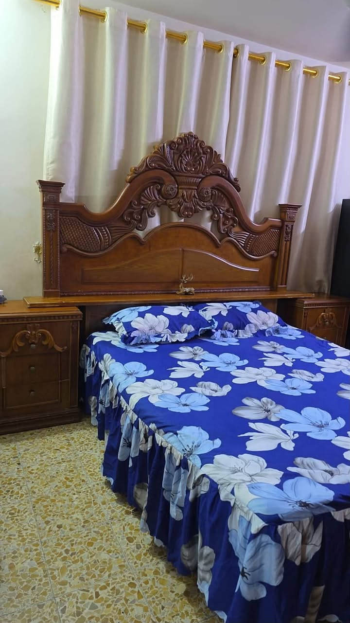 غرفة نوم للبيع
صاج تتكون من جرباية وميز تواليت وكنتور 6 أبواب ملحق وميز أحذية
مكاني بغداد
رايديهة بمليون وبيهة مجال
للتواصل واتساب فقط
***********
