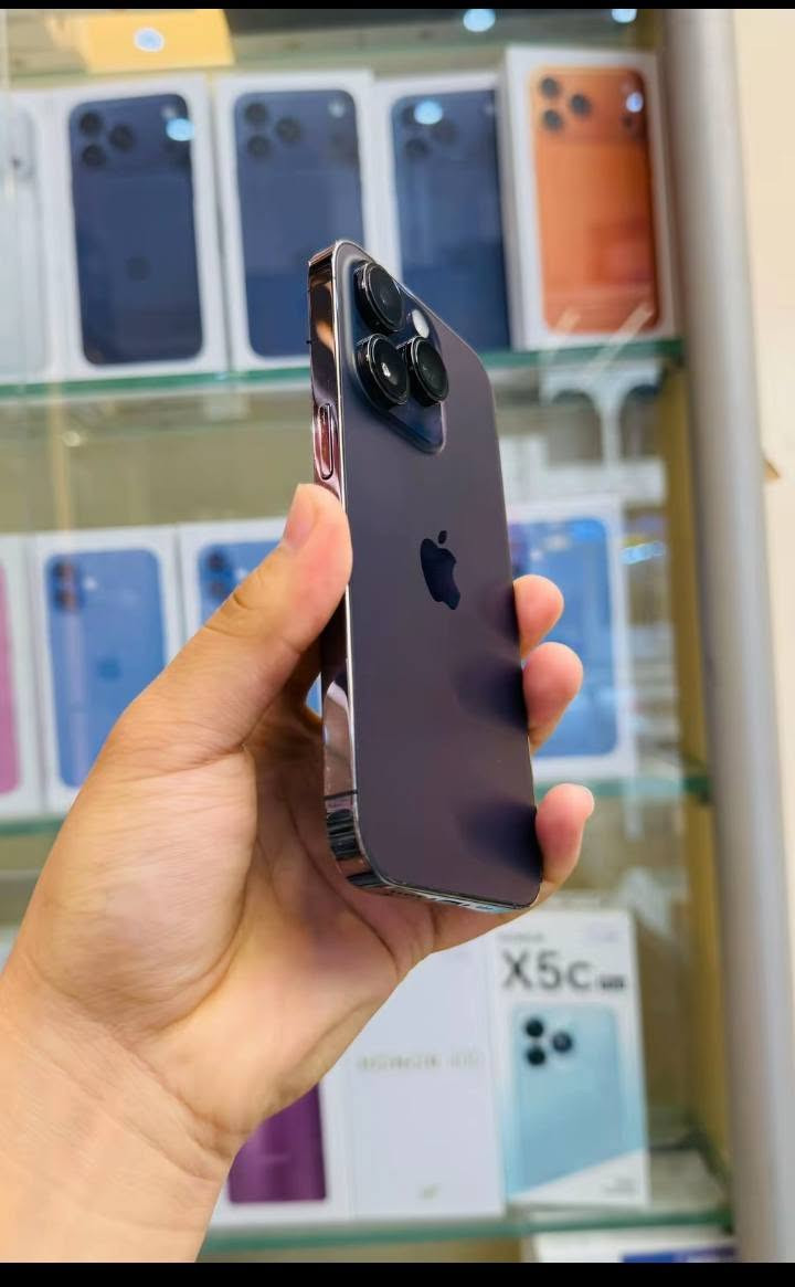 السلام عليكم للبيع iPhone 14 Pro Max📲   ذاكره 256 الجهاز جديد بعده بوضعيه الشركه
ما مبدا بي اي شي 
بطاريه : 93
نموذج :M
الجهاز بلون البنفسج اللون الاصلي 

السعر : 850 الف دينار عراقي 

رقم الهاتف *********** بي فقط واتساب
