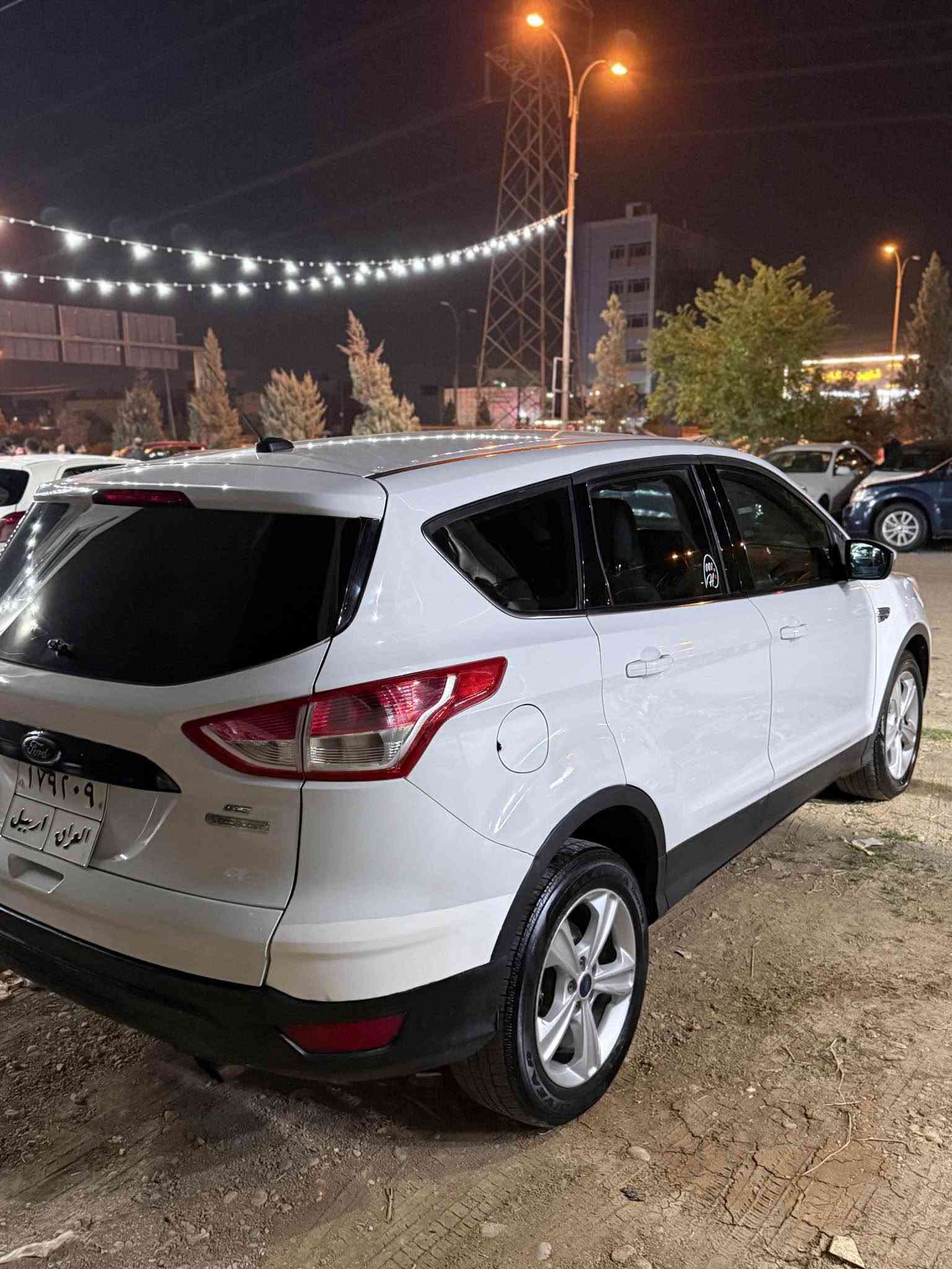 فۆرد ئیسکەیپ ٢٠١٤ کلینە بەس یەک سەرە هیلالی بۆیاخە بێ داخلی بی ئیرباگ سەیارە زۆر خاوێنە بەس ماشاللەی دەوێ گێرو مەکینەی بەشەرتە تازە سەنەوی بەسەر چوە سەیارەکە سعری ٧٩ وەرەقەو مەجالێکی برایەنە أربيل, العراق
