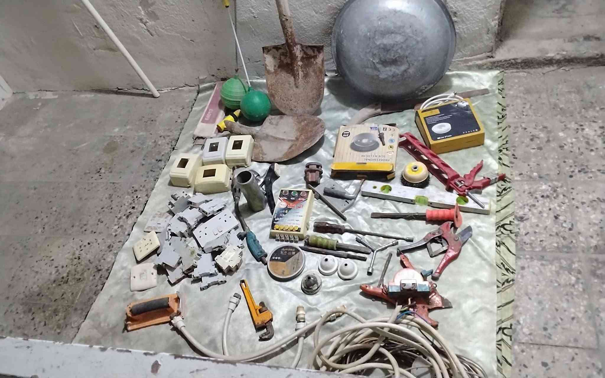 بسبب الوعود الكاذبه عندي غراض للبيع عنوان بصره جنينه عندي بطانيات ام الوجهين نفرين عدد اربعه
