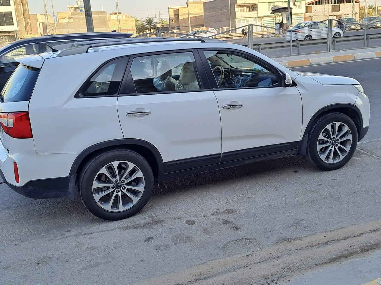 السلام عليكم سياره سورنتو موديل 2015 فول مواصفات ما عدا الفتح ماكينه كير  تخم تاير حداديه ثلاث قطع تبريد سبعه  راكب اسمي تحويل مباشر سنويه 2030 السعر 137 عنوان كربلاء رقم الهاتف فقط اتصال***********

