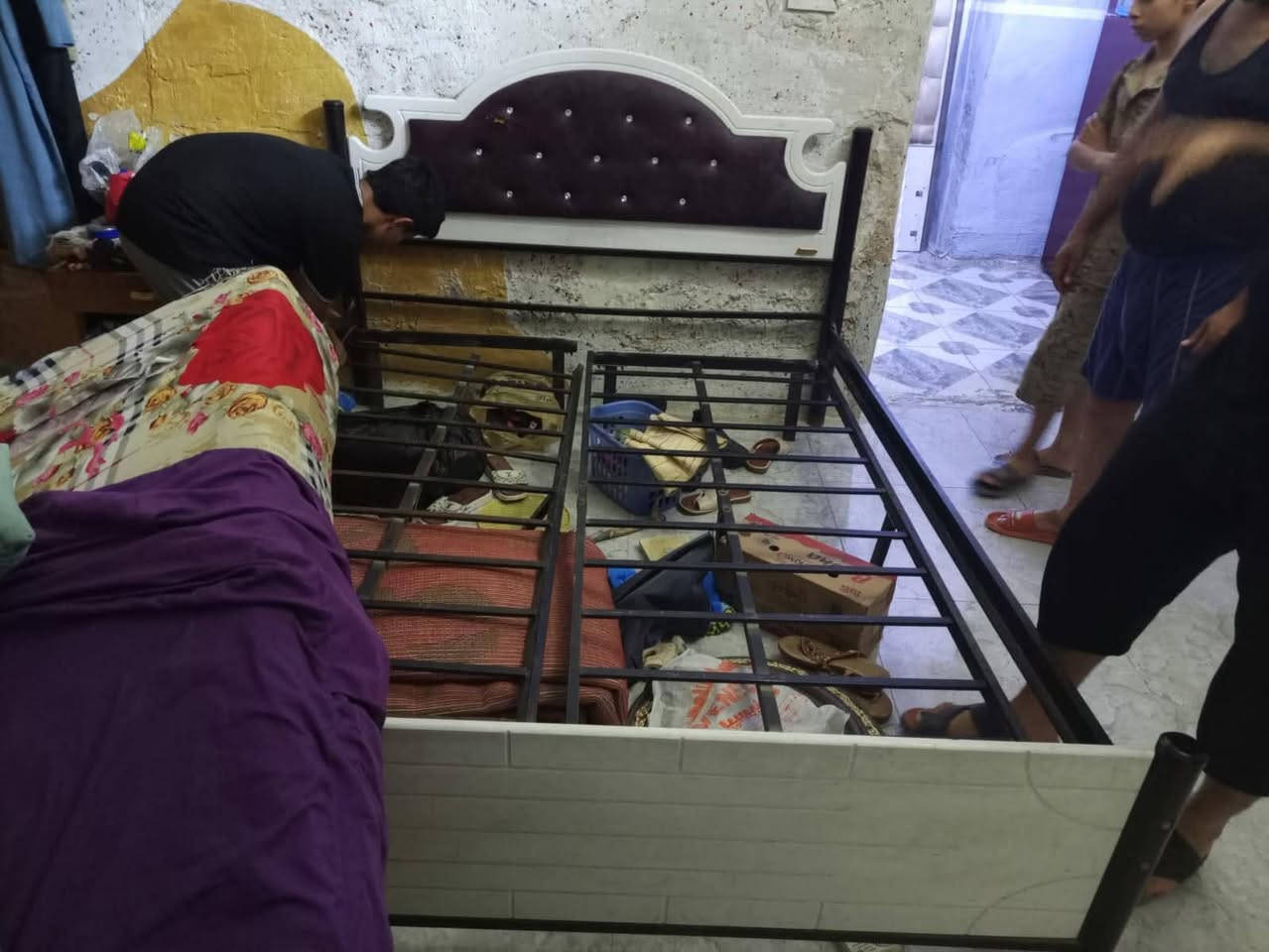 للبيع اغراض بيت نضيفات جدا مكانه حي الجهاد الاستفسار ***********
