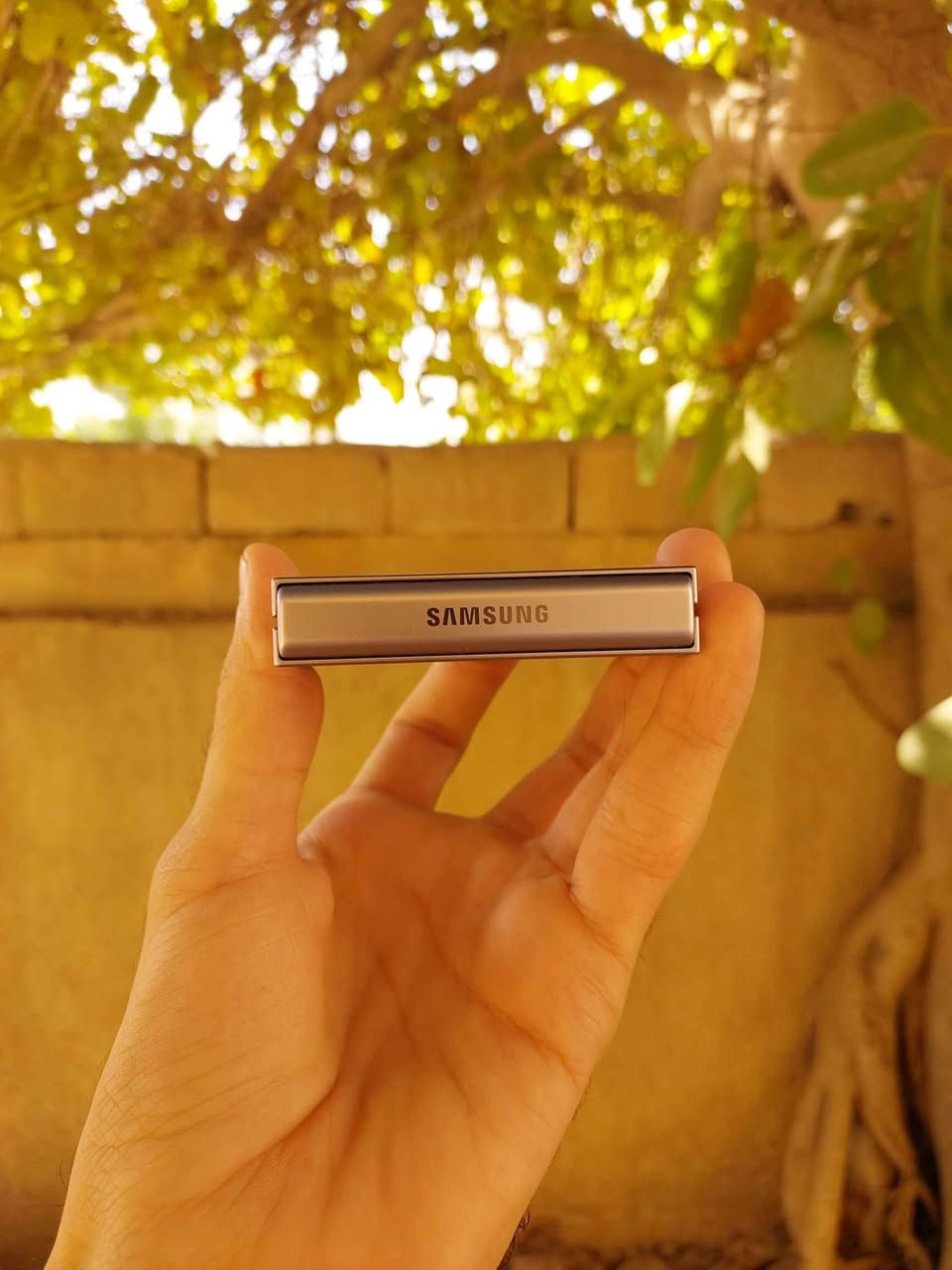 السلام عليكم 
للبيع او أمراوس
Z فلب 6

ذاكرة 512 رام 12

ملحقاتة فقط حافظة 

SIM 1+ eSIM

نضيف استعمال قليل 

خالي من اي عطل او شخط 

مكاني بغداد المحمودية او اللطيفية 

السعر 750 

واتساب 
*********** بغداد, العراق

نص مكتوب في الصور:
- ١:٤٩
- العناية بالجهاز
- رائع!
- لقد تم تحديث تقرير العناية الخاص بك. تعرف على ما فعلته خدمة العناية بالجهاز للحفاظ على هاتفك بحالة جيدة.
- البطارية
- ٤٨%
- تعلم أنماط الاستخدام...
- مكان التخزين
- ٥٩% مُستخدَم
- ٤٧,٧ جيجابايت | ٥١٢ جيجابايت
- الذاكرة
- ٤٥% مُستخدَم
- ٥,٥ جيجابايت | ١٢ جيجابايت
- حماية التطبيق
- غير مفعل
- الأداء
- ملف تعريف الأداء
- عادي
- التحسين التلقائي