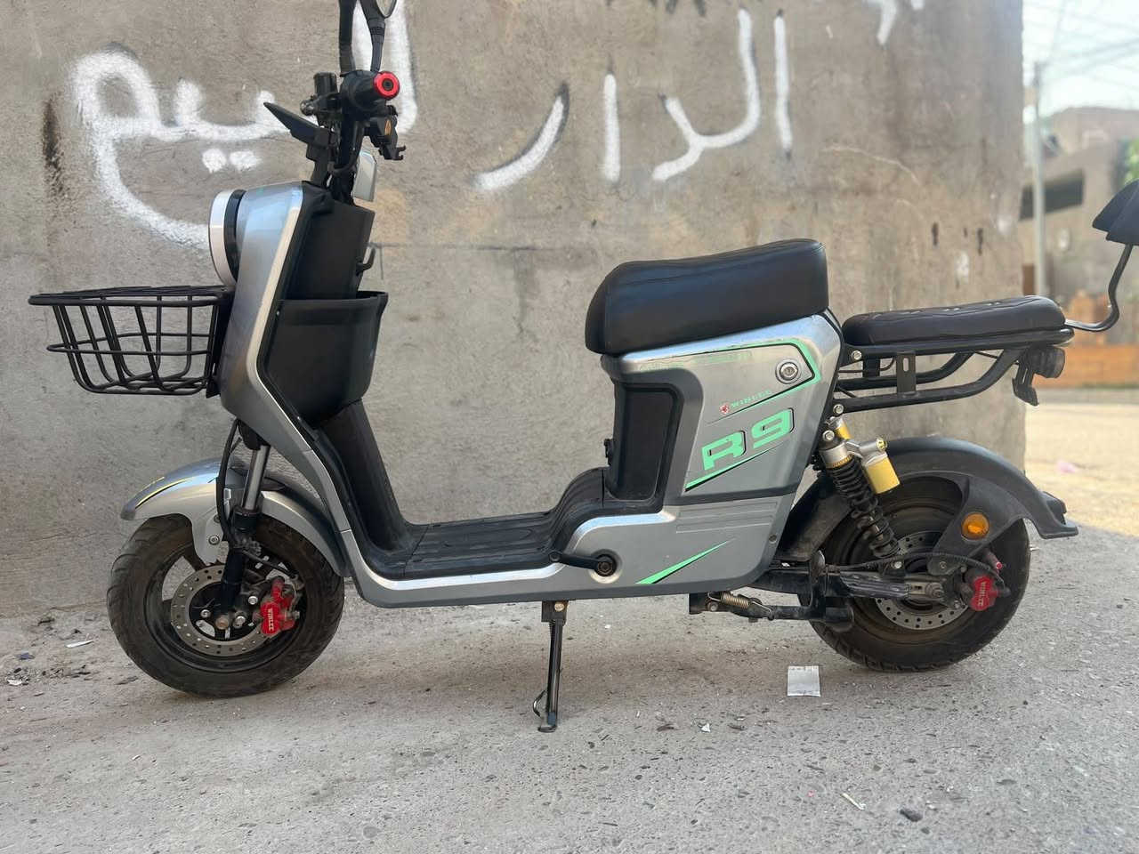 سلام عليكم/دراجه R9 موديل ٢٥ دراجه نظيفه بطاريات نظيفات ملف 1500 بطاريات 5 اكبار سرعه 65 حقيقي
سعر 375 و بيها مجال للطيبين/موقعي بغداد جسر ديالى الساهرون للستفسار *********** بي واتساب 
سلام عليكم/دراجه R9 موديل ٢٥ دراجه نظيفه بطاريات نظيفات ملف 1500 بطاريات 5 اكبار سرعه 65 حقيقي
