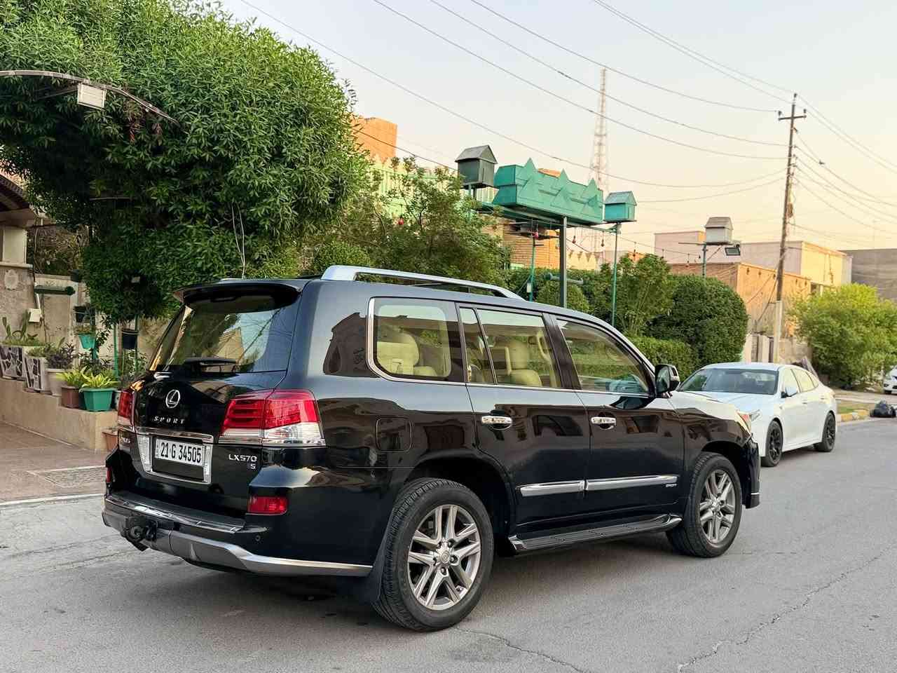 السلام عليكم 🙋🏻‍♂️🌹
للبيع لكزز ال S سبورت sport اعلآ فئه بالمواصفات 5 بصمات 5 كامرات جانبيه مواصفات 1/1 مكفوله من الصبغ والتبديل فقط دعاميه اماميه صبغ السياره جديده بمعنى الكلمه مكينه كير صدر تبريد مكفولات رقم شمالي سليمانيه بأسمي هزه وسنويه جديده تحويل ثاني يوم ألمواصفات 🖤🔥

جكات صعود ونزول وفتحه سقف .5 كامرات جانبيه 5. بصمات لدخول ، ثلاجه تبريد . كشنات جلد تدفئه وتبريد وكهرباء خزن ميموري ستيرن كهرباء نظام تعليق . ونظام 4x4 4WD ثلاث شاشات العرض شاشه أماميه وشاشات خلفيه الصندوق شفط كهربائي مكينه 8 سلندر 5700 . تشغيل عن بعد مثبت سرعه

للأستفسار *********** أسيا ➡️ 

            *********** عراقنا ➡️

أبو علي مكاني بغداد ألبياع السعر 365 وبيها مجال ❤️
