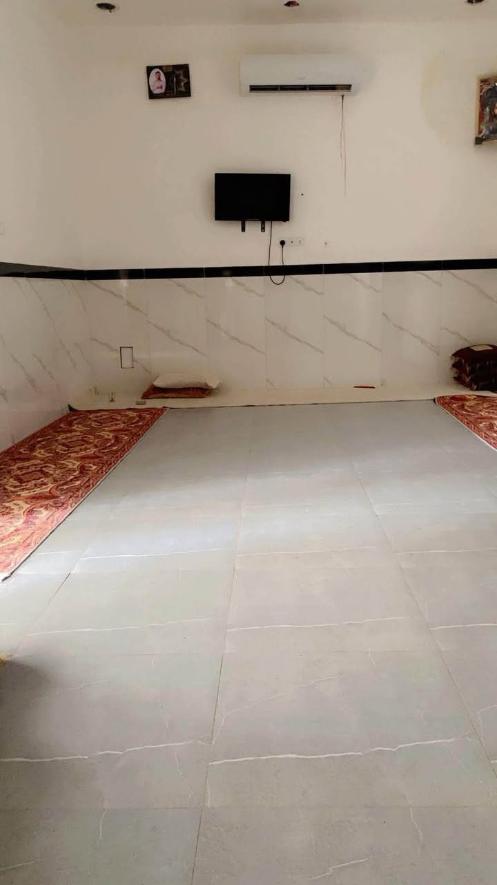 يالله @إشارةكله شغل درجه أولى وبسعر جدا مناسب 

🏠 بيت للبيع - 200 متر - حي المشتل الثاني
✨ بناء طابوق درجة أولى وبناء حديث ✨
📍 الموقع: المشتل الثاني - قرب عمارات المعهد - قريب ع الشارع العام
📐 المساحة: 200 متر مربع
🏗️ نوع الملك: زراعي - كامل الخدمات
التفاصيل:
✓ غرفتين (5×4)
✓ صالة جبيرة (8×4)
✓ استقبال (7×4)
✓ مطبخ حار + مطبخ بارد
✓ ساحة جبيرة + ثنين مناور
✓ صحيات داخلية وخارجية
💰 السعر: 65 مليون وبيه مجال
📞 للاستفسار: خاص
