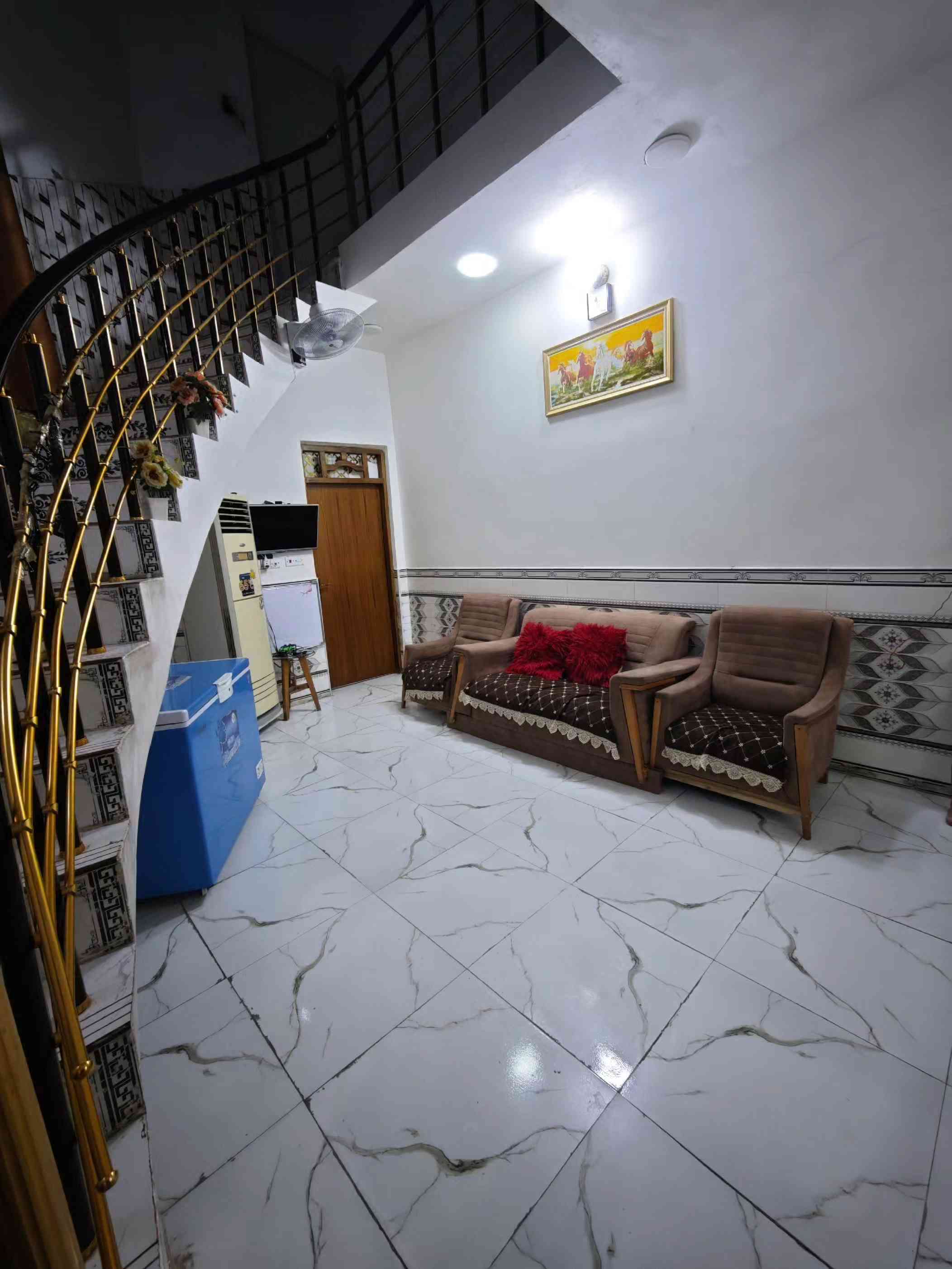 بيت للبيع  📍الموقع: ميسان - العمارة / الشيشان الثانية🏠 📐 المساحة: 100 متر (طولاني) 🏗️ سنة البناء: 2023 (بناء حديث - صب كونكريت بالكامل 🛠️) 🏢 العدد: طابق واحد 🛋️ المشتملات والخدمات الداخلية: 🛌 غرفة نوم مريحة 🛋️ استقبال واسع للضيوف 🛋️ صالة معيشة 🍳 مطبخ نظام (حار / بارد) 🚿 صحيات داخلية وخارجية 💰 السعر المطلوب: 75 مليون (قابل للتفاوض البسيط) 🏷️ 📞 للتواصل والاستفسار: يرجى الاتصال على الرقم: *********** ☎️🤳 #عقارات  #قطع_اراضي  #عقار  #بيع_و_شراء_عقارات #الشعب_الصيني_ماله_حل😂😂 
