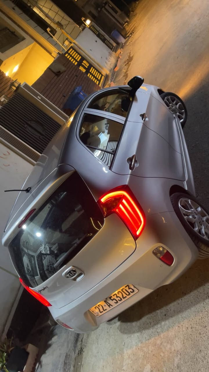 ول مواصفات 1/1 اعلى فئة بالبيكانتو
محرك 1400
فتحة /سلايد
بصمة
جام اوتو 
داخل جلد لونين
لد امامي خلفي 
مري شفط 
4ويل كب 
شاشة وكامرة 
ارقام وسنوية قبل سبوع مسويهن ميحتاج تروح السيارة بس السنوية تحويل مضمون باسم عربي ببغداد ساكن تتكاتب ويه ابو السنوية
السيارة بدون قطرة صبغ 
بيها بارد مكانين صغار فقط 
***********
مكانها الدورة
