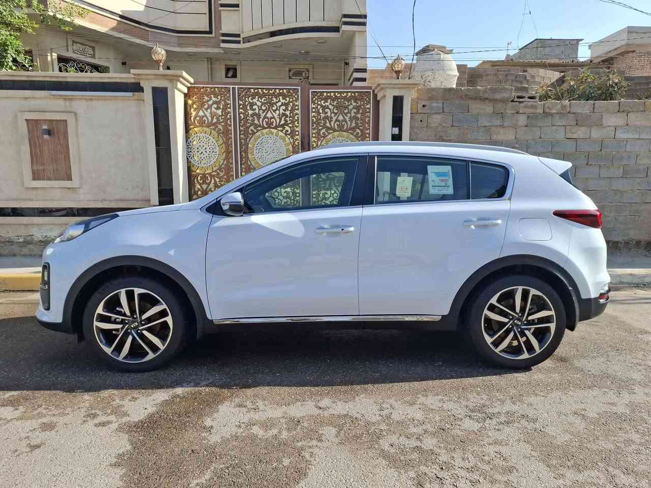 سبورتج للبيع موديل 2021 خليجي فول موصفات
مكفوله كفاله عامه من الضربه والشخط والصبغ 
وكفاله الكير والمحرك 
بيها بارد شي بسيط بتلاث أماكن
المواصفات /
1. محرك 2000 دوش
2. ثلاث انضمه للسياقه
3. جنطه شفط كهرباء
4. السياره بصمه
5. تحكم ستيرن
6. بانورما ( فتحتة سقف )
7. تخم تاير جديد
8. رقم أربيل.  هزه وسنويه 2026 جديد
9. السيارة بأسمي تحويل ثاني يوم 
10. دوشمه + ارضيات اشتريتهن قبل سبوعين ابلادي
11. بيها بصمات 2
السياره بل واقع انضف وأجدد من الصور
السعر ١٩٨ وبيها مجال بسيط 
المكان/  الفلوجة  
للأستفسار /الأتصال او واتساب
***********
***********
