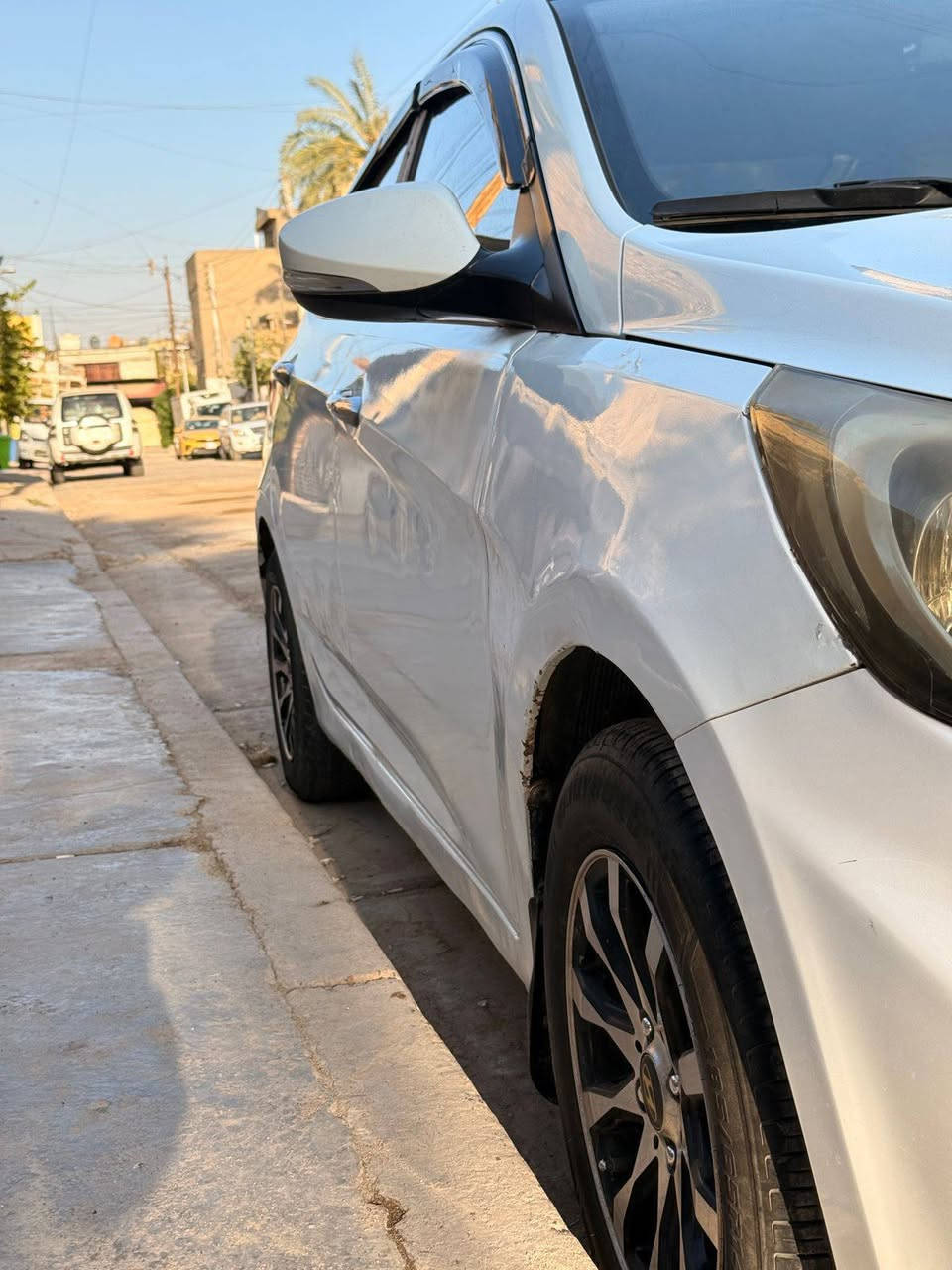سيارة اكسنت موديل 2014 خليجي محرك دوش 1400cc السيارة كفالة عامة كير و محرك وحادث  سنوية 2026 نافذة رقم ميسان   راعيها بالعمارة...
السيارة الداخل عسلي 
تحكم ستيرن 
كهربائيات كلها شغالة
 بيها فقط  شخط  موضح بالصورة الأخيرة ومرشوش على كد الشخط
السعر 79 وبيها مجال أو مراوس بسوناتا مقدس
مكان السيارة بغداد حي اور
 للتواصل واتساب
                                                        ***********
