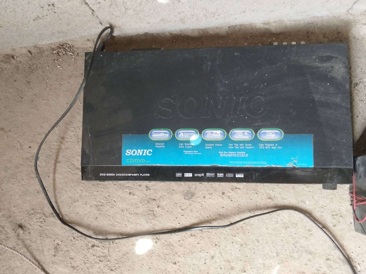 عندي هذا سماعات وهذا مال تصوير مونتاج البيع
