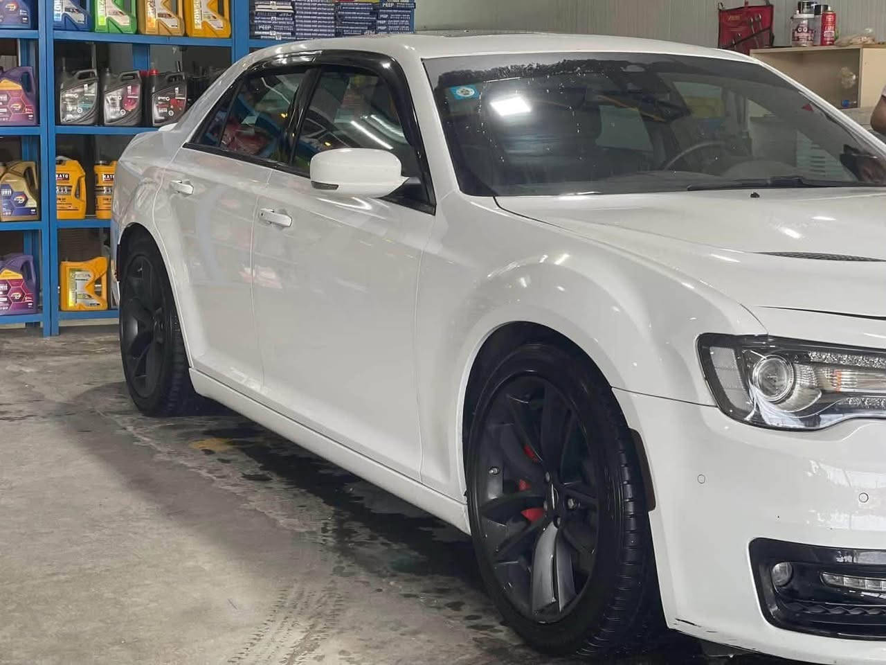 سلام عليكم
كلايسلر C300 SRT 6400اخر اصدار 

موديل 2023

فول مواصفات للاخير 

رقم بغداد /الجديد وحلو بسمي تحويل ثاني يوم

حادثها جاملغ وبنيد ايسر مبدل اصلي ومصبوغ لان ملكيت نفس اللون 

السعر 370 

الي متعجبه السياره يكتب يا الله 

والي تعجبه اهلا وسهلا 

مكاني بغداد 

***********

