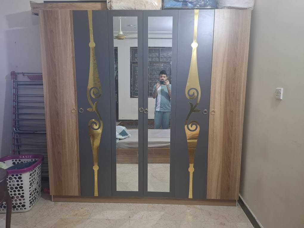 غرفه نوم شبابيه سعرها ٥٠٠ الف وبيهه مجال  اخت الجديده  
الميز اتواليت بس السجه مال الجرار  فالته  بس الجرار موجوده 
كنتور صاج ٤ بيبان كل خانه ٤ طبقات سعر ٣٥٠ وبيه مجال
غساله امواعين سامسوك سعره ٥٠٠ الف وبيهه مجال 
سبلت اوكيا طنين ونص ٤٥٠ الف وبيهه مجال 
طباخ ايطالي  اخو الجديد شغال الفرن والعيون شغاله السعر ٤٠٠ الف  وبيهه مجال 
باترينه ٨٠ الف وبيهه  مجال 
عجلانه  ٨٠ الف وبيه مجال 
العصاره مال فواكه ٦٠ الف وبيه مجال 
والقلايه الهوائيه  ١٠٠ الف وبيهه مجال 
كلهن جديدات  
اي استفسار  على هذه الرقم
*********** بغداد, العراق
