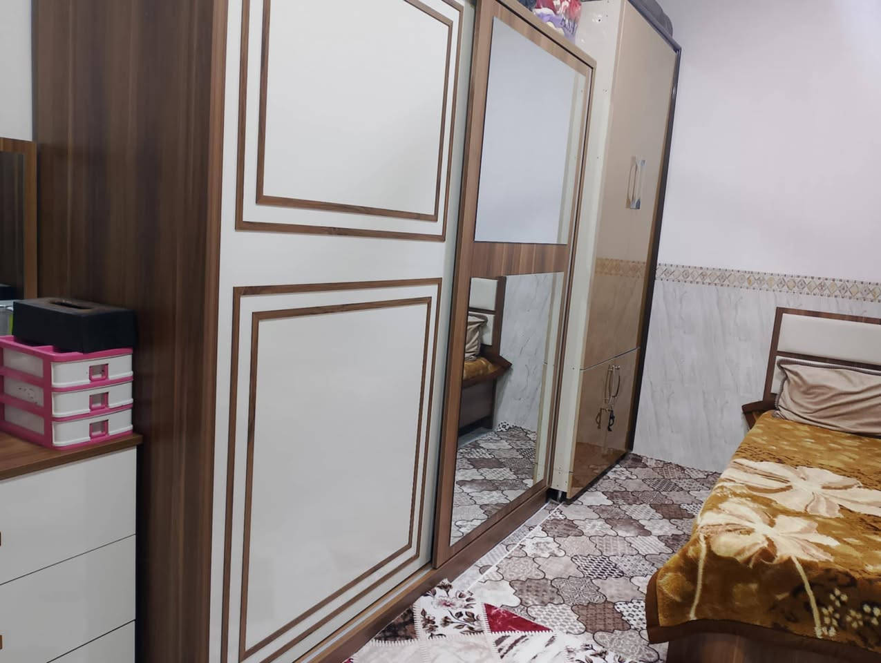 بۆفرۆشتن زۆر پاکو جوانە کەم بەکارهاتوە سێ پارچەە نرخی 300هەزارو مامەڵە ژ.م***********
