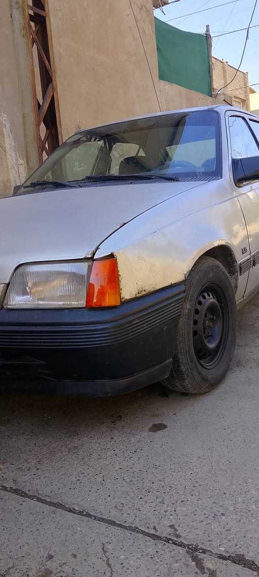سلام عليكم كاديت موديل 91شرط تحويل مكينه بيها نفخ كير شرط بيها طخا بجاملغ الخلفي سياره كدام العين وايرمنيه كلها شغاله كابون متوقف سعر 16وبيها مجال بسيط ***********
