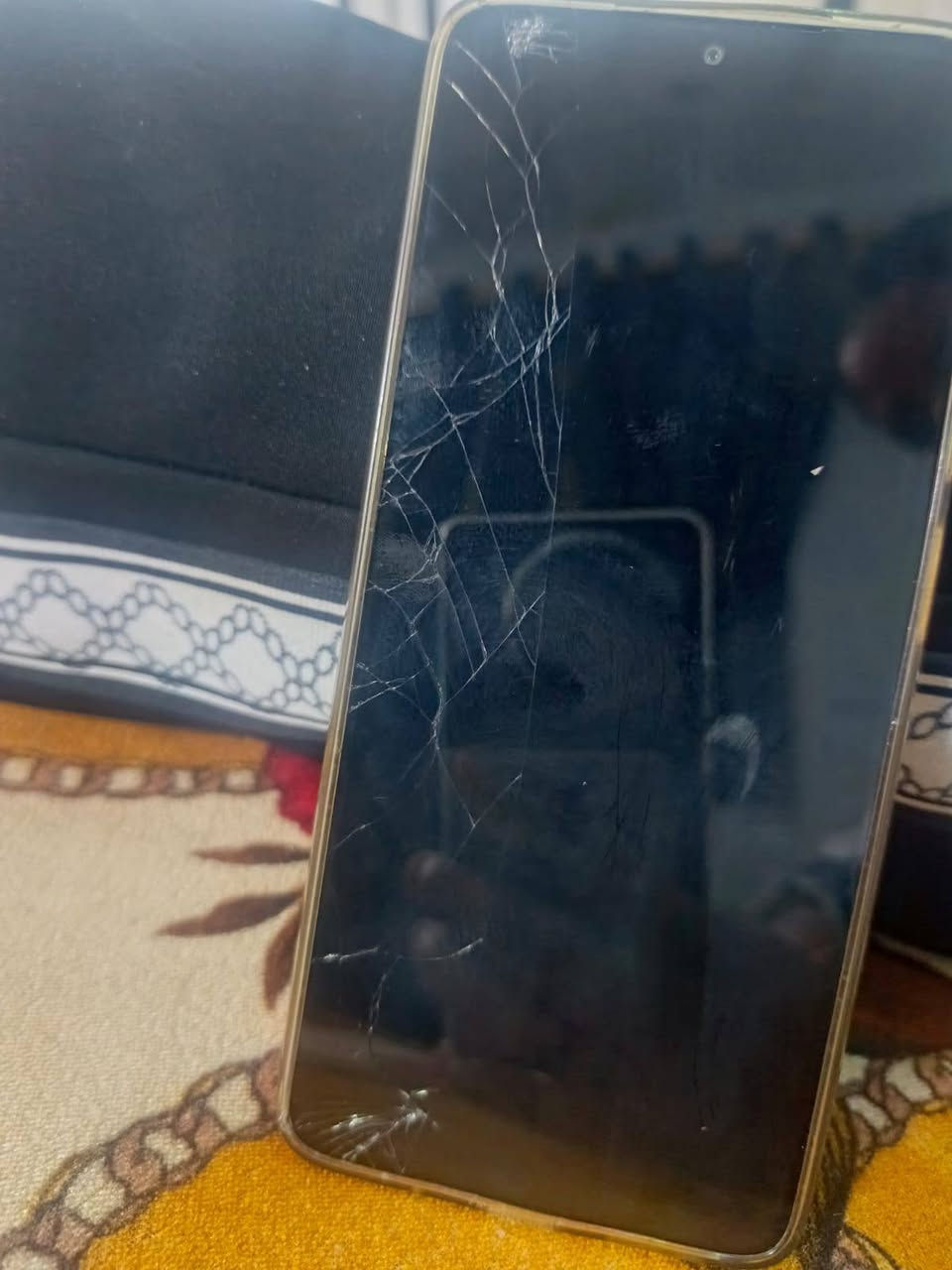 moto g06 • ٥٦/١٢٨ • شاشة بها عطل
