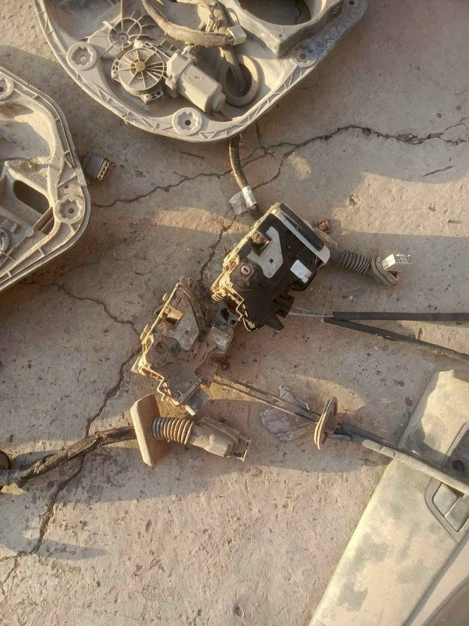 سلام وعليكم عندي هاي الغراض البيع ماعرف مال ياسياره اتصل ***********
