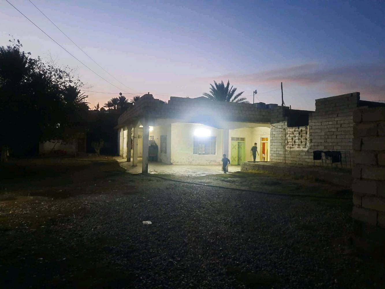 بيت للبيع الموقع) الجميله مقابيل مدرسه بلد الرافدين
متكون من 4اربع غرف نوم +ربعه هول +هيكل داخل الحوش مو كامل المساحه 900 متر سند طابو )البيت (بناء قديم )يرهم مراوس بيت من حي كطمير شارع 20حسب قناعه )السعر 95مليون وقابل لتفاوض )رجاء رجاء المو شراي لا يتصل للستفسار ***********