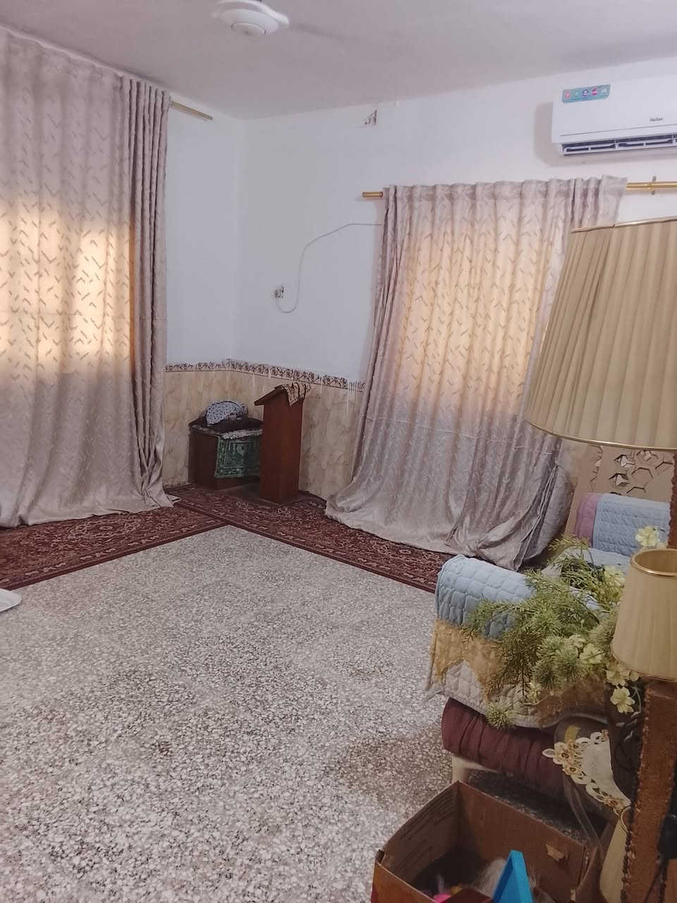 اءبيت 200متر طابقين خرايط مصرين  غرفتين جوة وغرفتين وصاله وحمام فوكالبيع  او مراوس مكان حي العسكري شارع الوكفه كبال عياده دكتوره اسماء  ستفسار تصال ***********
