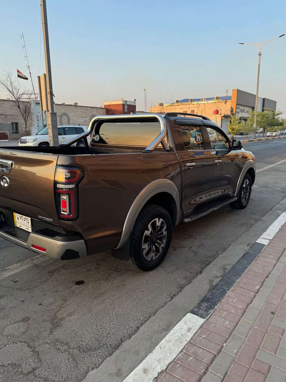السلام عليكم 
بيكم باور هافال   مديل 2021فول مواصفات اعلئ فئه (LUXURY) بانزين 
رقم بغداد 
كفاله عامه  بدي وكير ومكينه 
 سيرفس شركه (السياره ستخدام شخصي ماشيه ١٠٠ الف وقابل للزياده )
مواصفات 
كير اوتوماتيك 
فور ويل دبل اكسل دفع رباعي 
كامرات محيطيه 360 
تشغيل عن بعد
تبريد قطعتين 
نقطه عمياء 
تحديد مسار 
قياده ذاتيه
ثلاث مودات قياده 
وبعد هواي مواصفات بيها 

مكان السياره البصره  المعقل 
 *********** متوفر وتساب 

السعر 148$. وبيها مجال قليل للشراي Singapore
