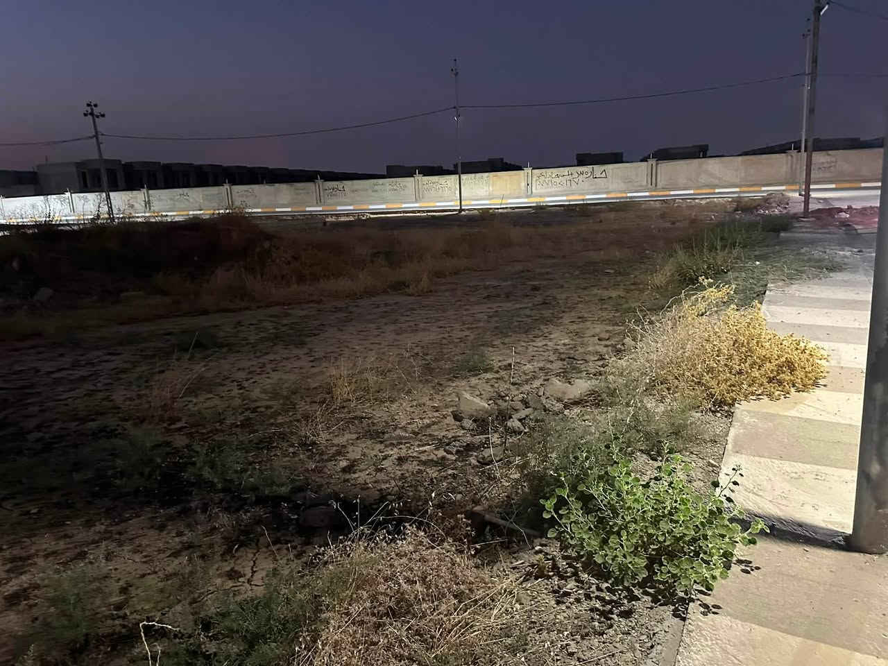 قطعة طابو  زراعي حي بدر مقابيل المجمع الجديد
ثالث فرع خلف التجاري 

المساحة ٢٠٠ م 

للاستفسار الاتصال ع الرقم 

***********@إشارة
